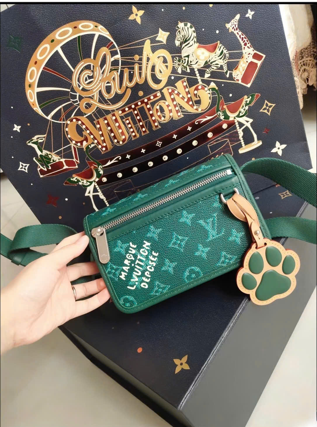 Túi đeo chéo nam LV Bosphore Monogram Eclipse xanh lá_thumbnail_3