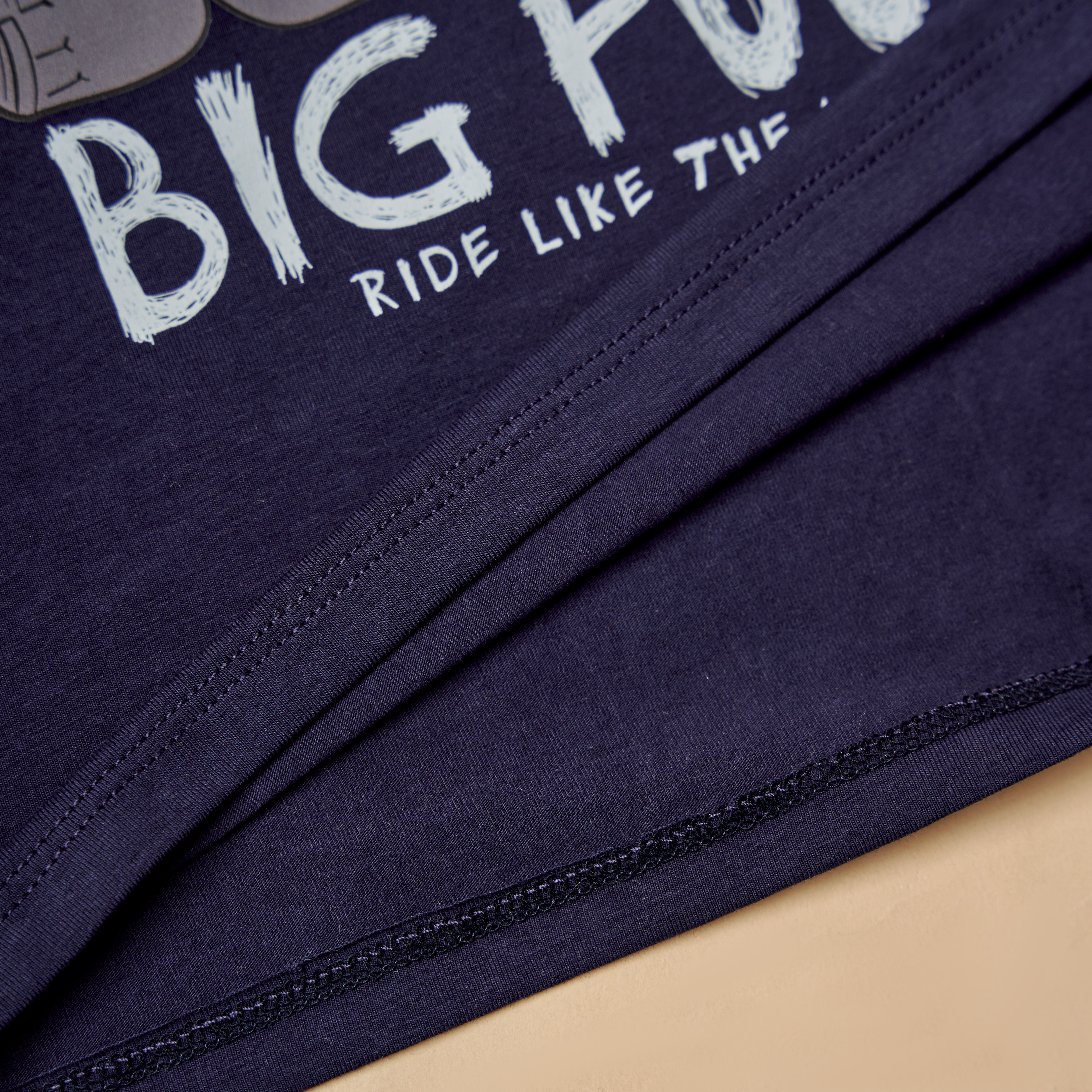 Áo phông Monster Bigfoot