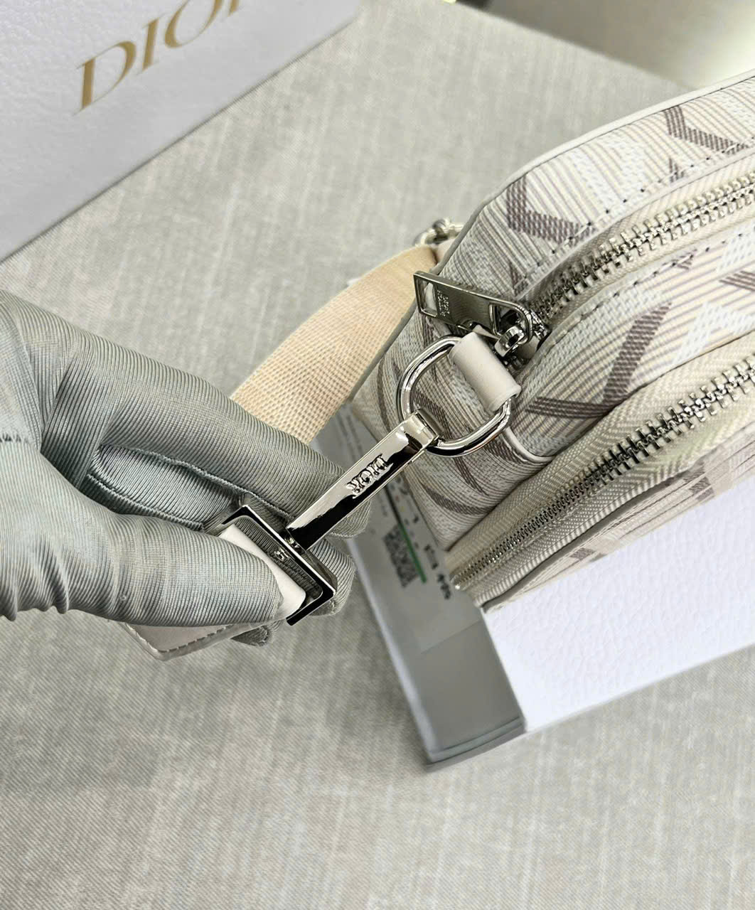 Túi đeo chéo dáng hộp chữ nhật trắng trám_thumbnail_6