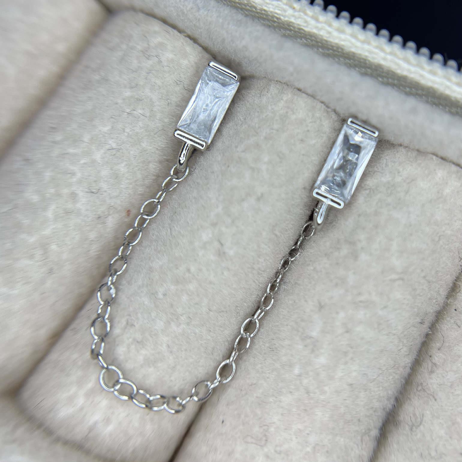 khuyên kiểu xích hai đầu kim cương trắng hình chữ nhật thay được đít dẹt