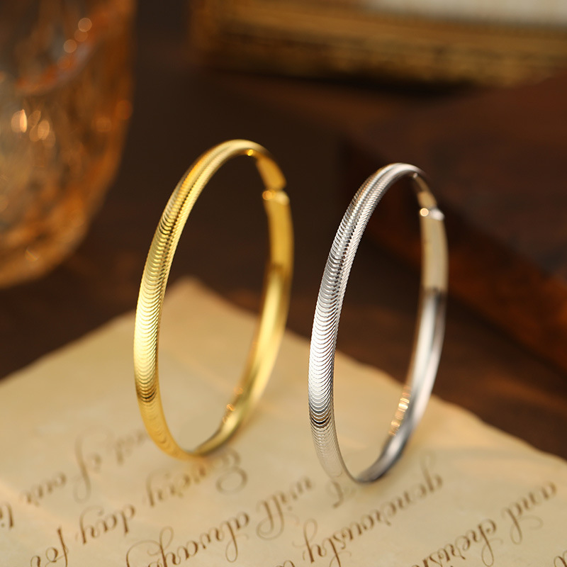 LT609 - Vòng kiềng cứng mắt mèo họa tiết cao cấp (bạc trắng)_thumbnail_1