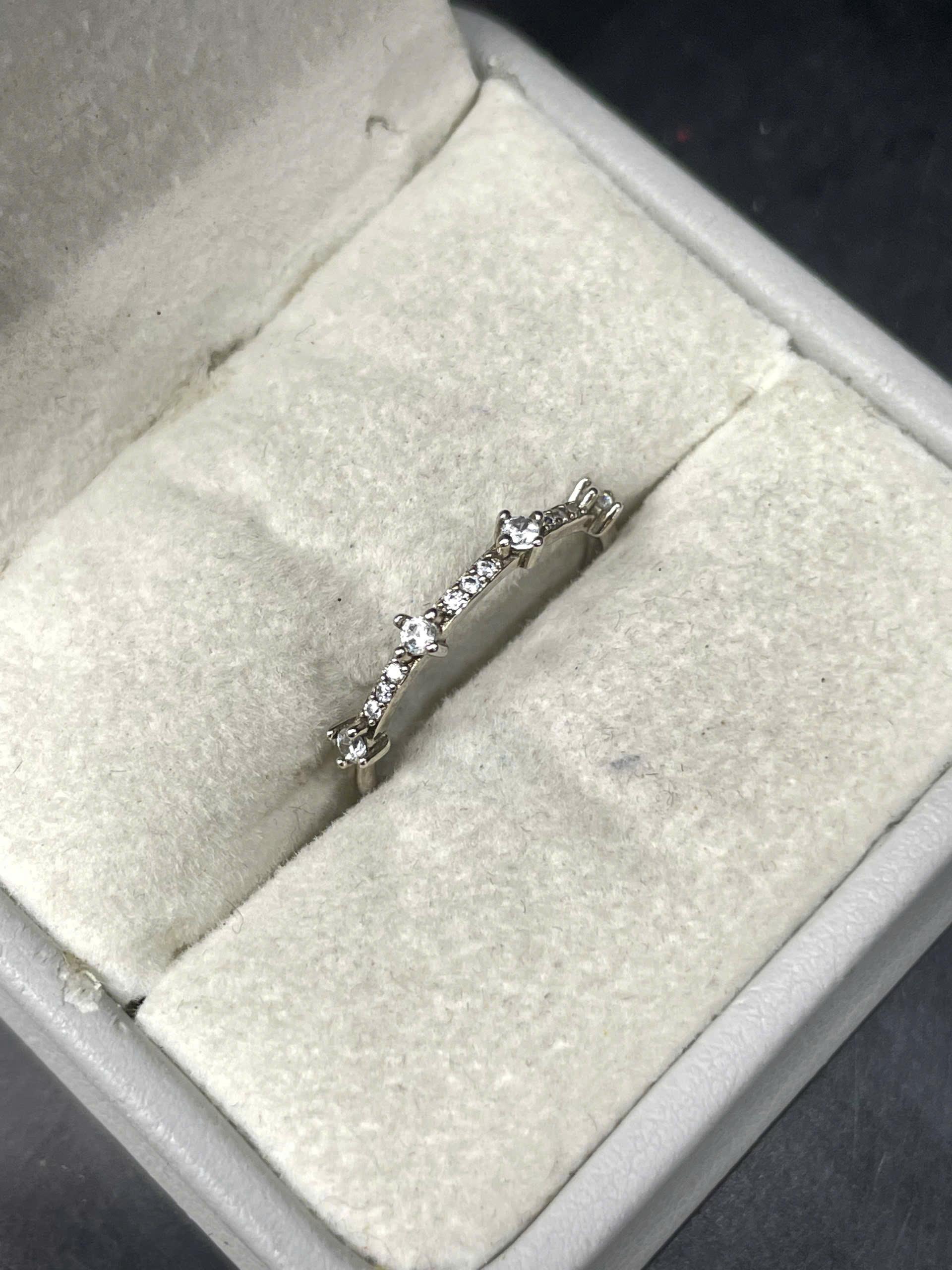 Nhẫn bạc 925 4 kim cương size 6.