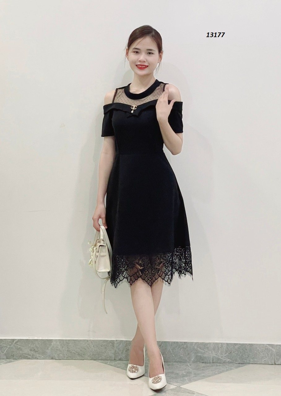 13177-Đầm xòe khoét vai cổ cách điệu vạt váy phối ren_thumbnail_4