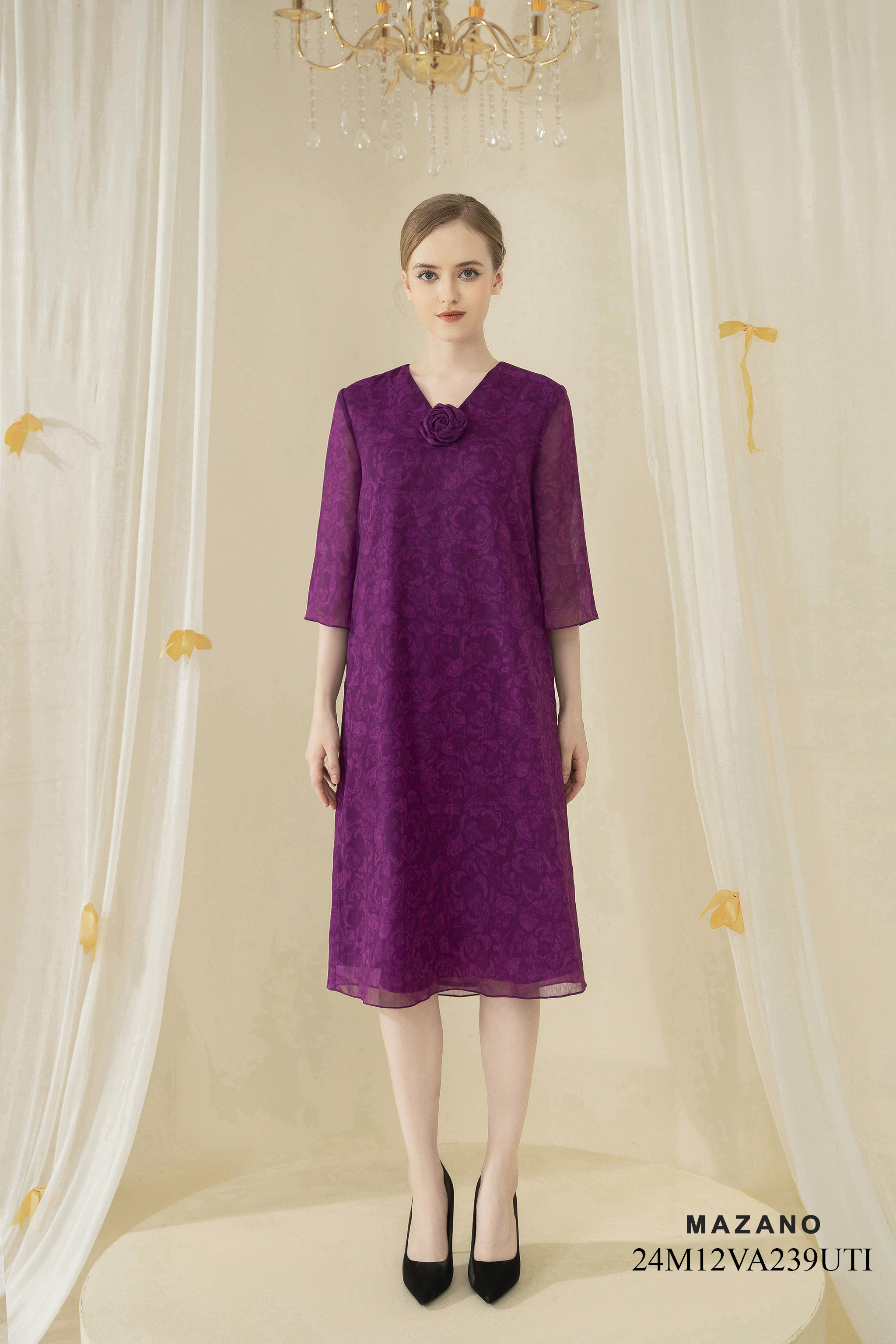 Váy Đầm Suông Vải voan xước Hoạ tiết hoa hồng cách điệu Cổ V Đính hoa thủ công Tay lỡ Dài qua gối