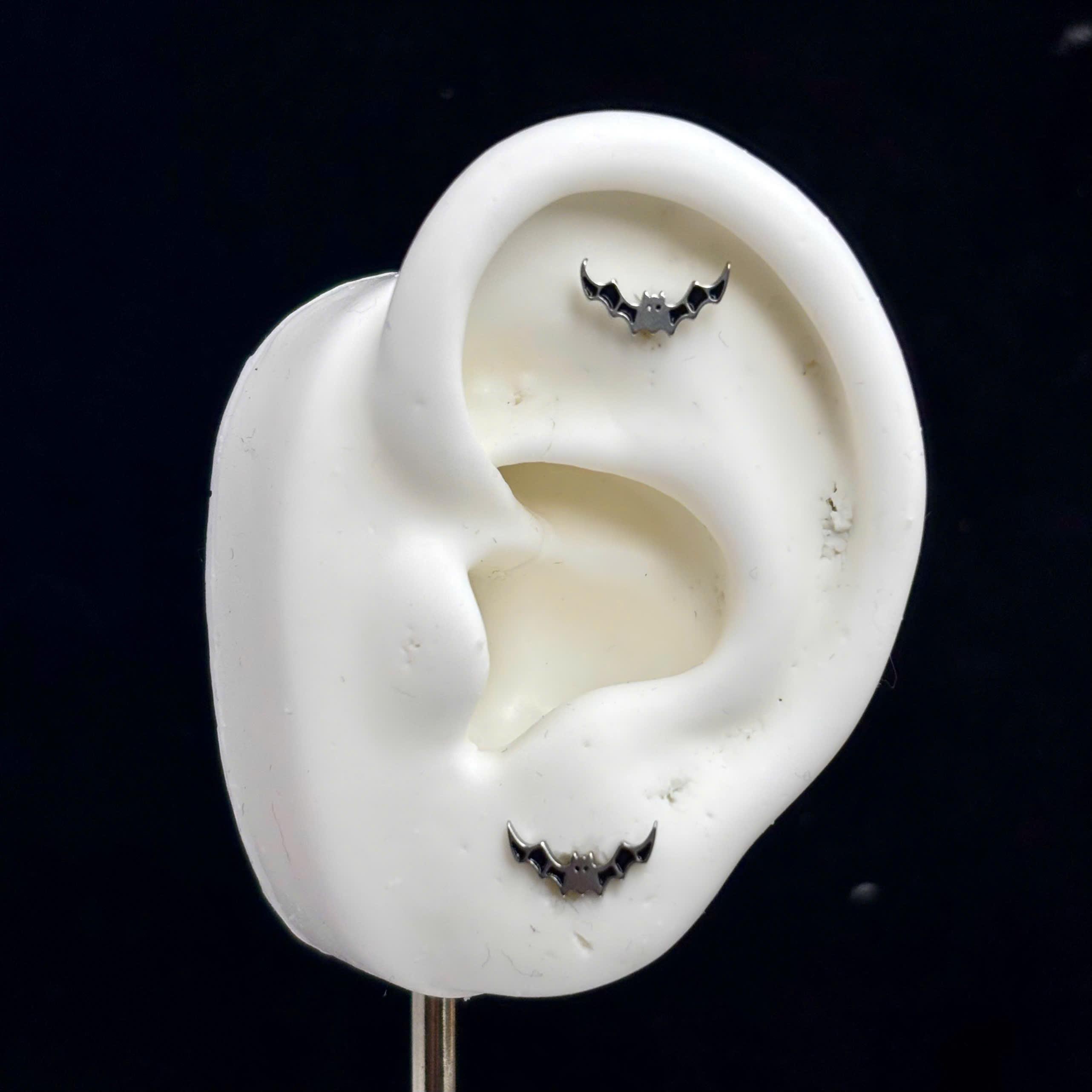 Khuyên kiểu con dơi cánh đen dẹt_thumbnail_1