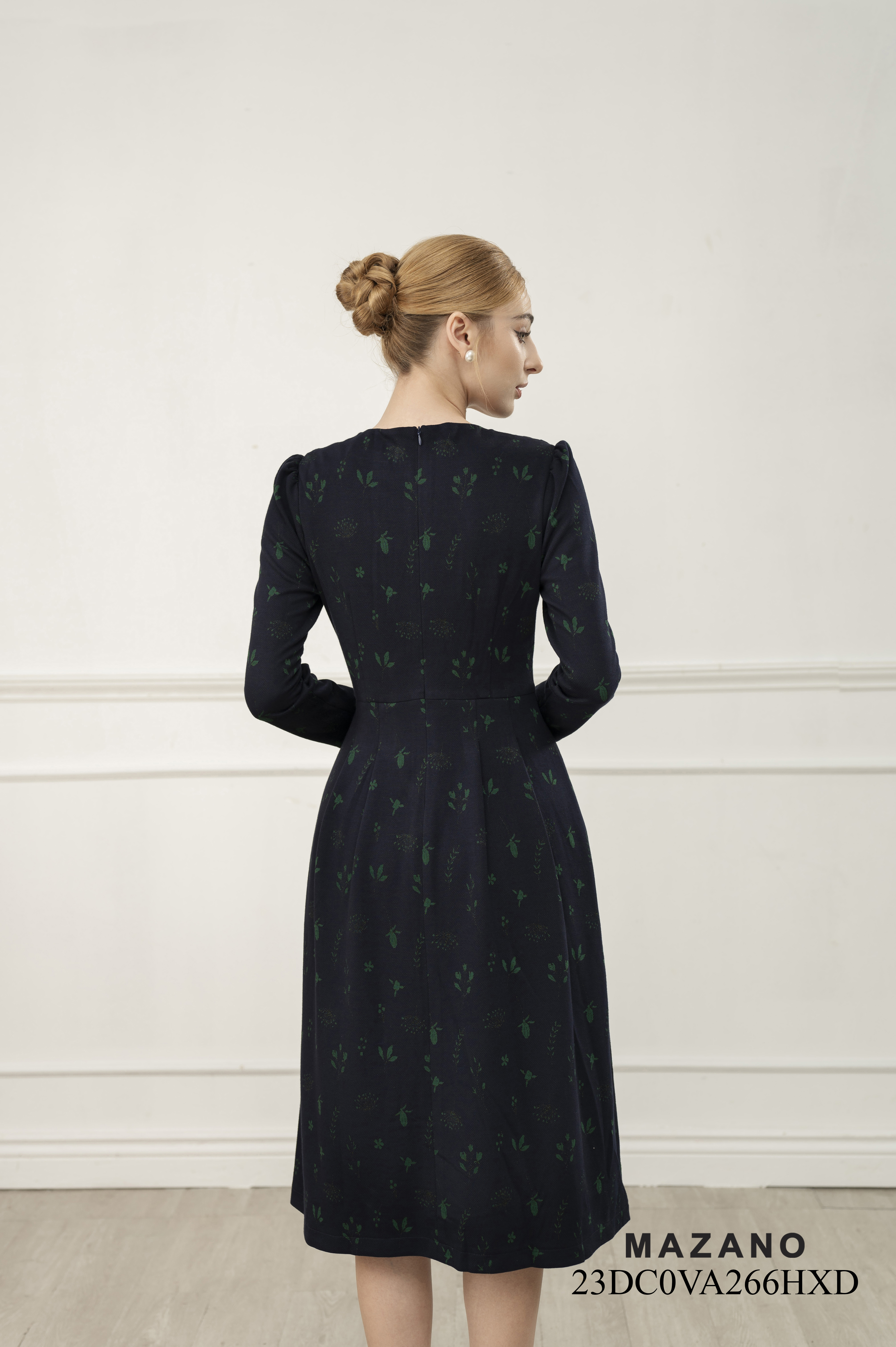 Đầm Dạ Xếp Ly Cổ Đính Cúc Đá_thumbnail_3