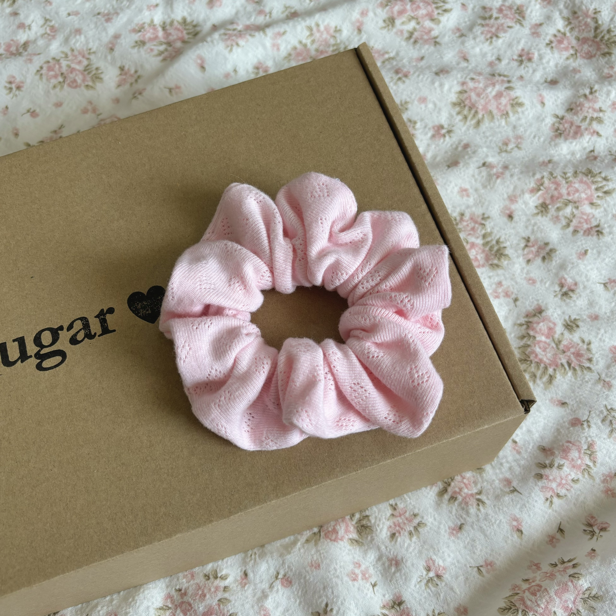 SCRUNCHIE IN BABY PINK_thumbnail_2