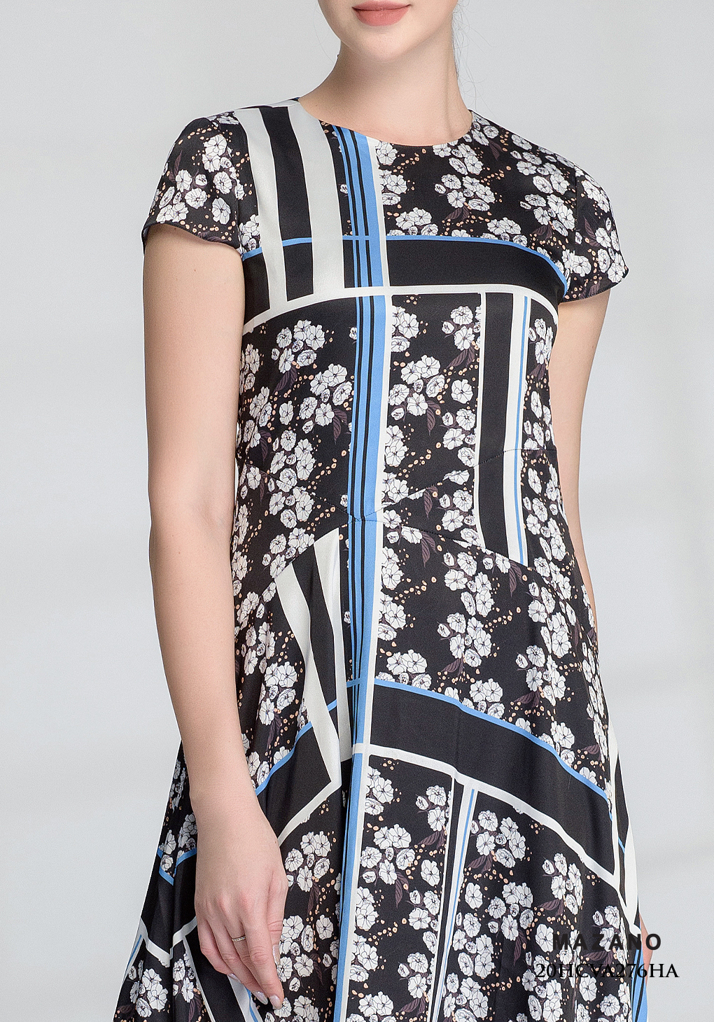 Đầm đen suông họa tiết Mullet_thumbnail_5