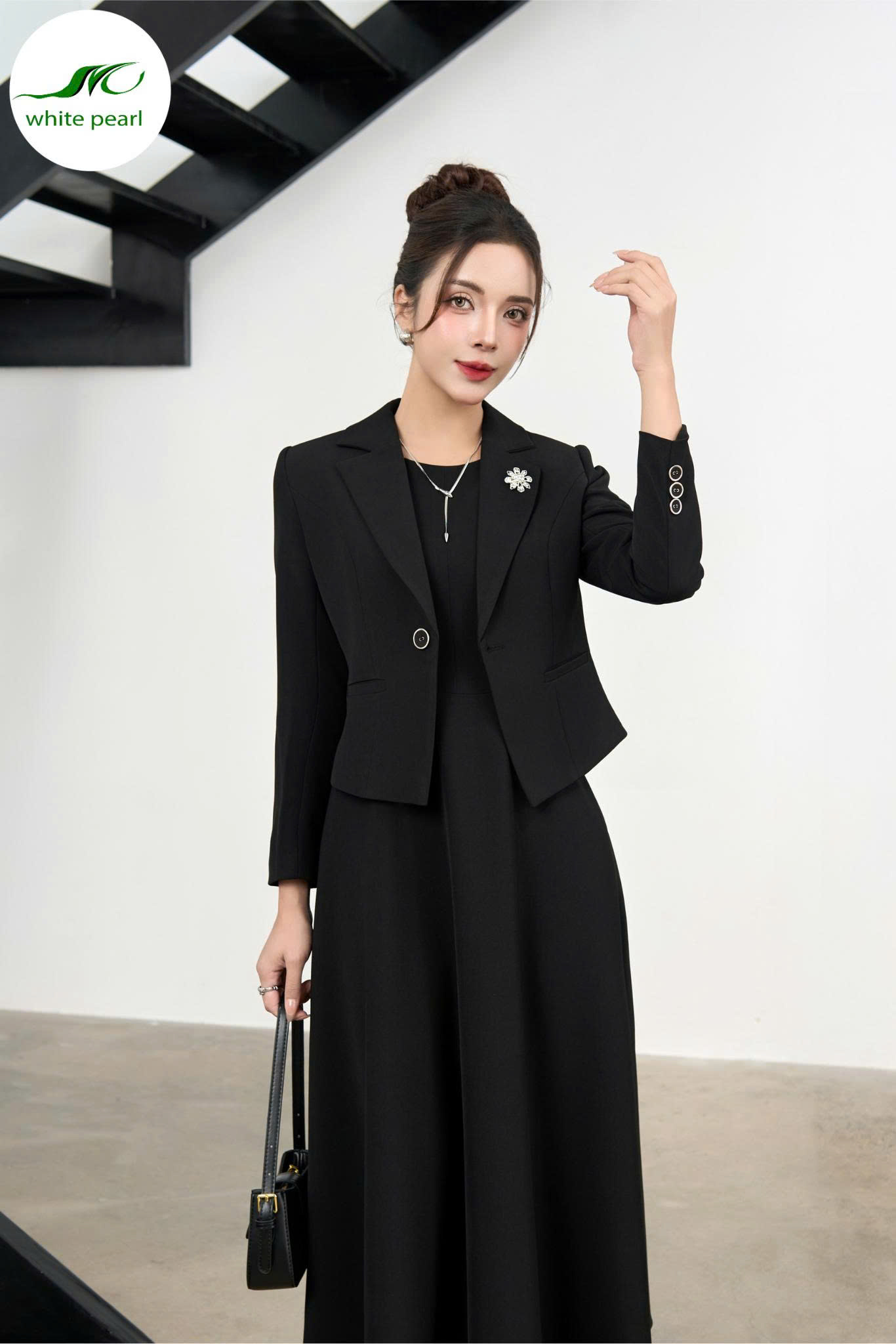 Áo vest lửng cổ K tay dài / Dầm xoè sát nách Thời Trang Công Sở White Pearl