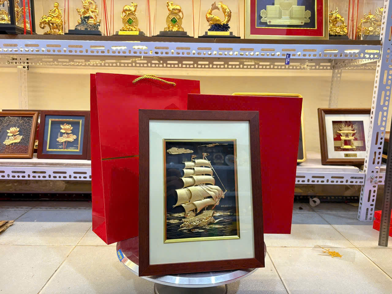 Tranh thuyền quà tặng thuận buồm xuôi gió mạ vàng 24k KT 32CM X 25CM _thumbnail_0