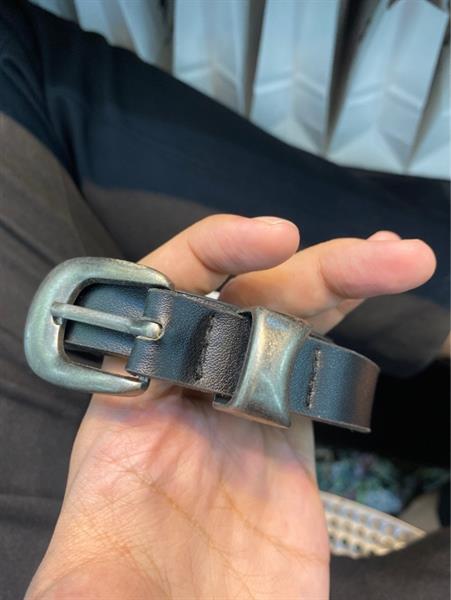 Thắt lưng kiểu thân mảnh đơn giản.