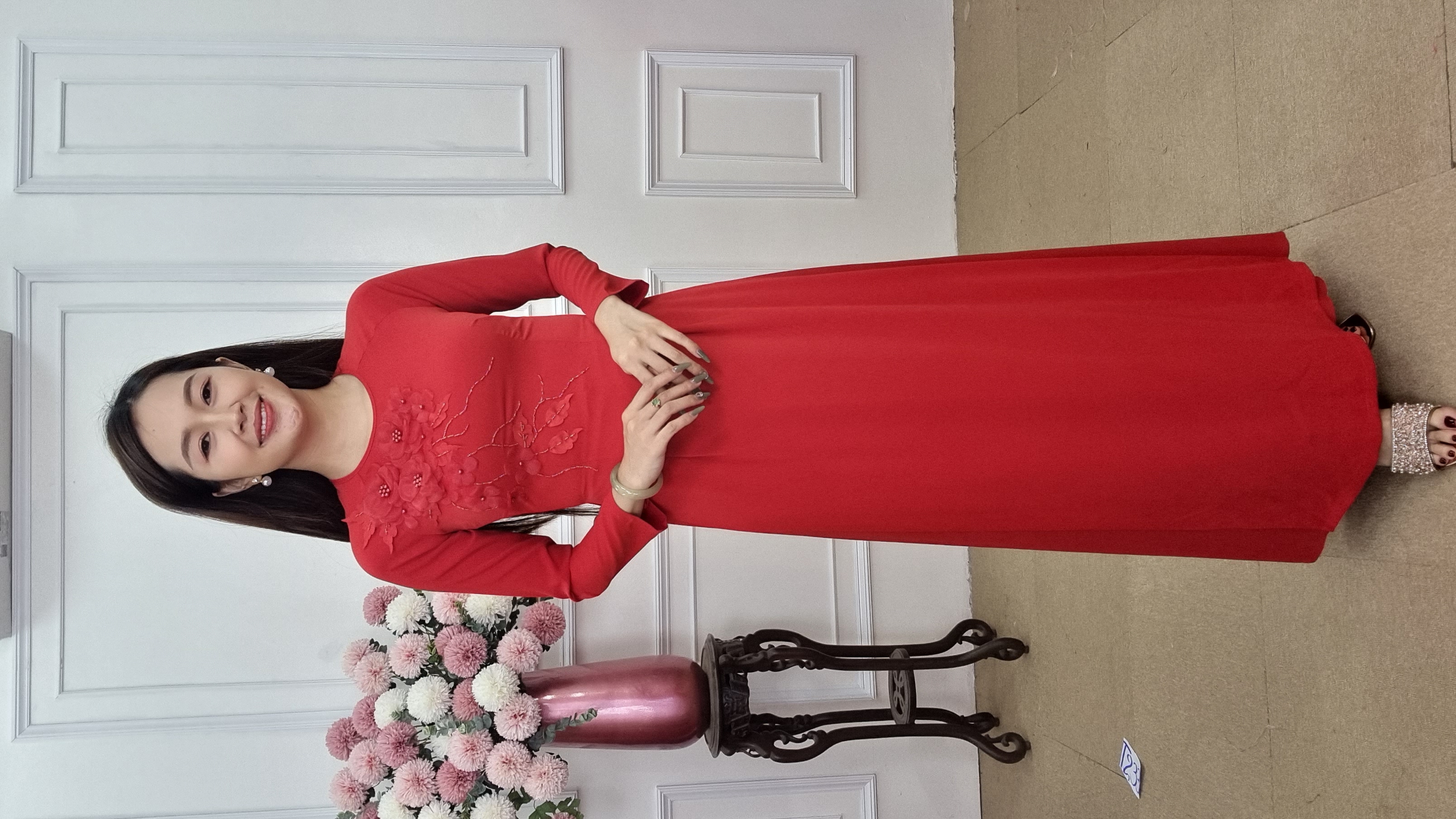 A2030 áo dài lụa mỹ đỏ khít dài đính kết hoa nổi