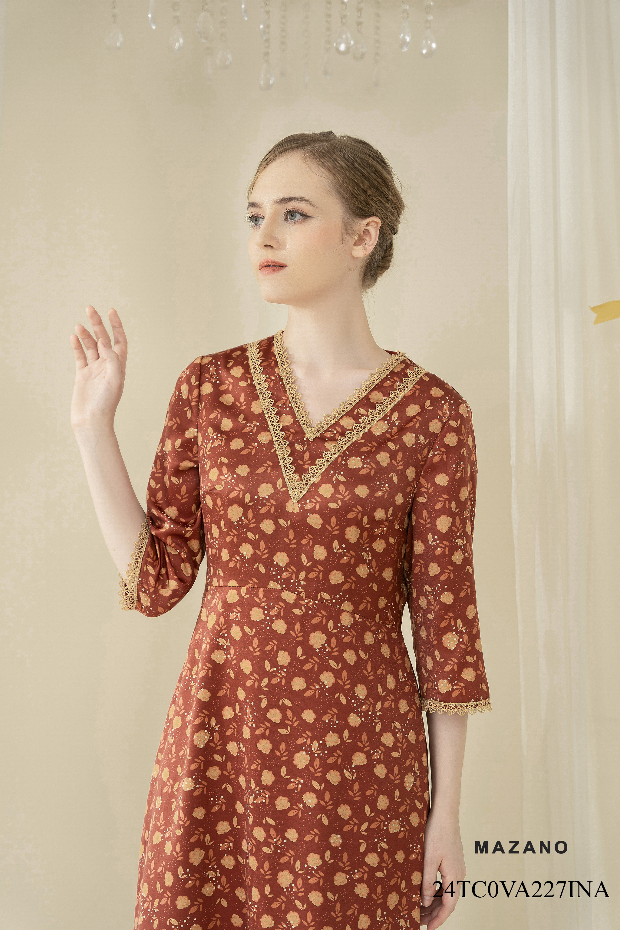 Váy Đầm Ôm Vải lụa dày Hoạ tiết hoa nhí Cổ V trang trí kẹp ren  Tay lỡ Dài đến bắp chân  VA227INA_thumbnail_3