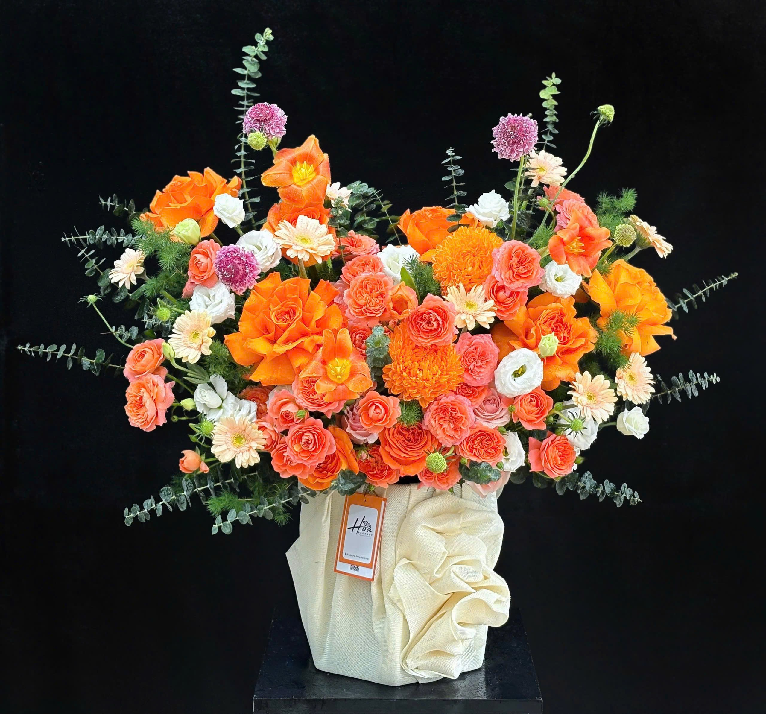 Giỏ hoa tươi tone cam