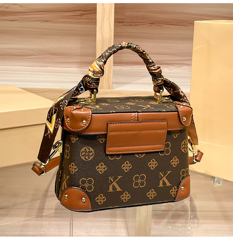 Túi xách hộp họa tiết vintage sang trọng_thumbnail_3