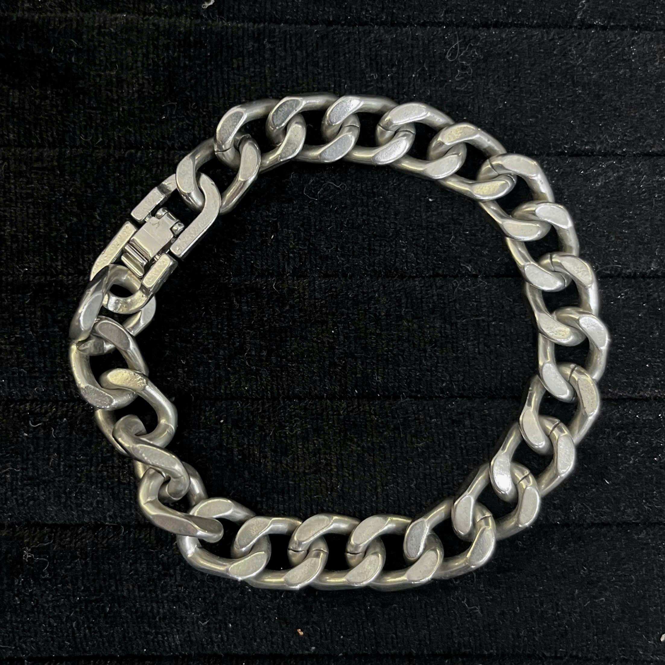 Vòng tay xích mắc 9 thép đen