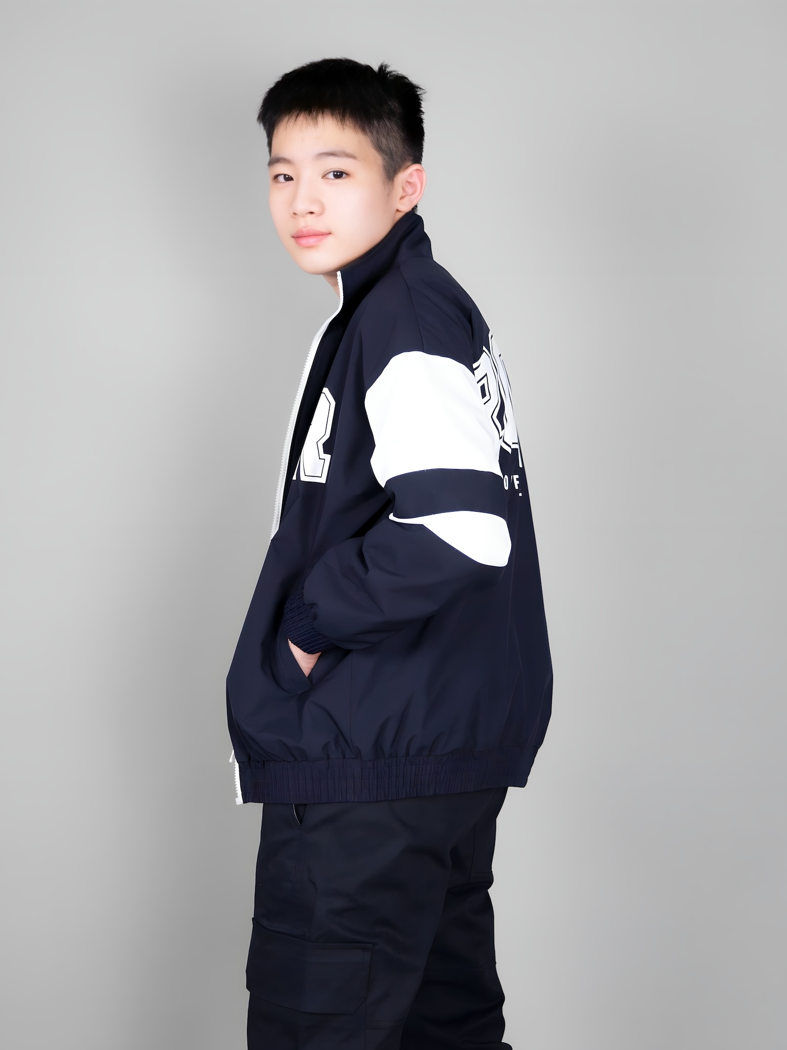 Áo khoác gió navy tay phối trắng in chữ R_thumbnail_4