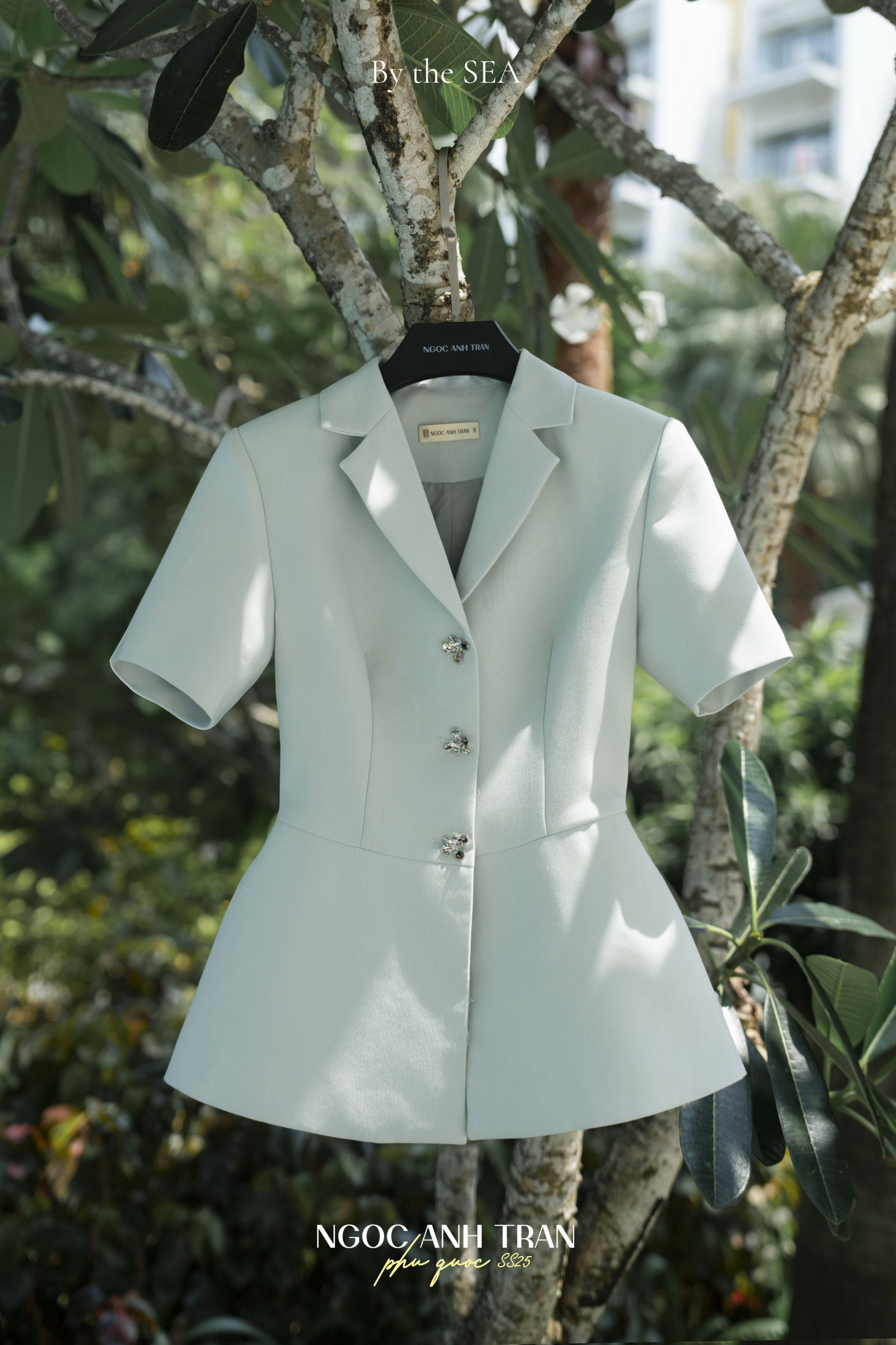 V039 - Áo vest xanh mint cộc tay sang trọng 3 khuy