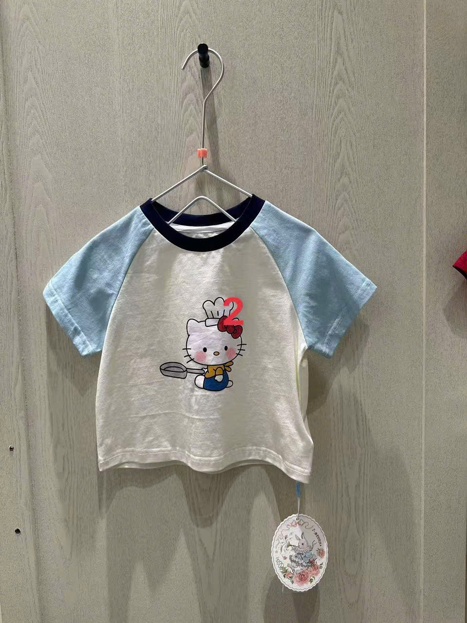 (H167) Áo thun cộc tay trắng hoạ tiết Kitty hãng Seven