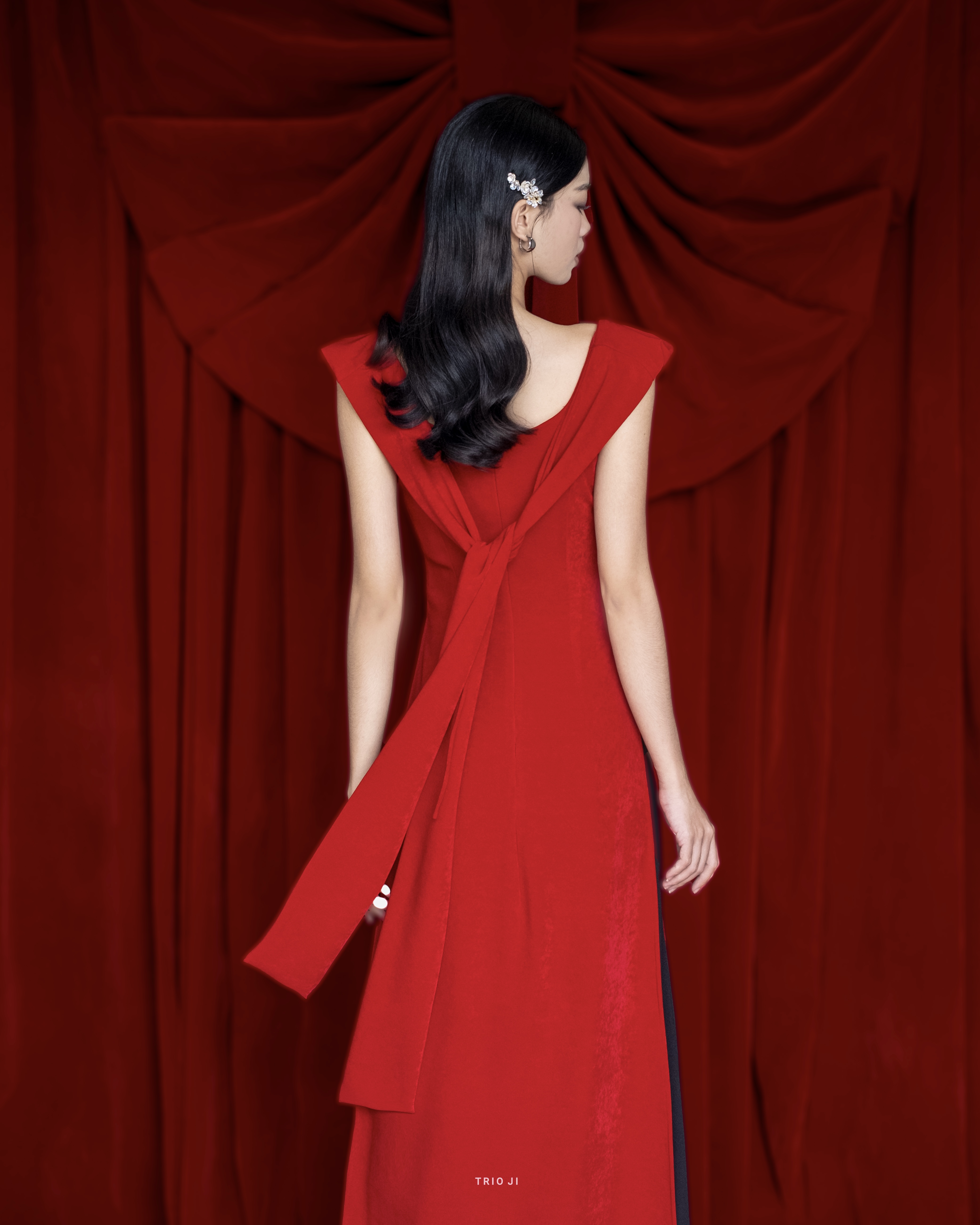 HANH VAN NHI Ao-dai_thumbnail_3