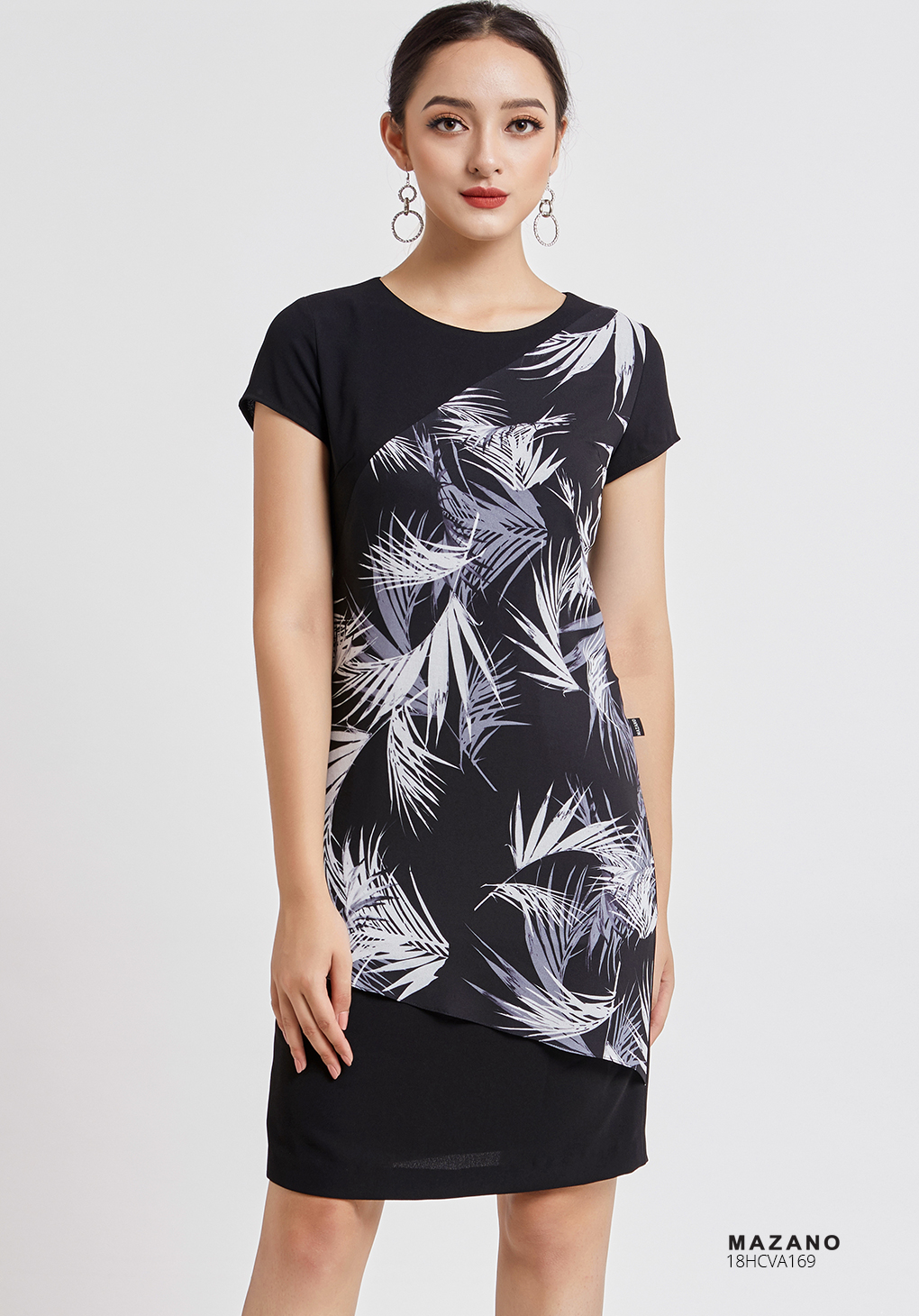 Váy đen phối họa tiết chéo thân_thumbnail_3