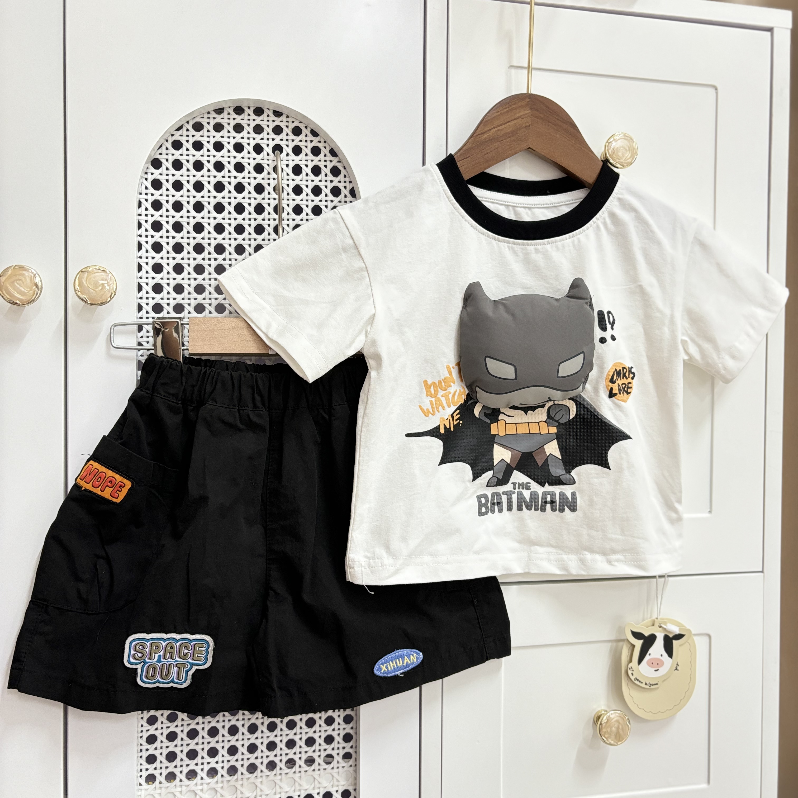 (A22) Áo thun trắng phối cổ đen hình Batman thời trang bé trai mẫu hè 2025 QCCC_thumbnail_2