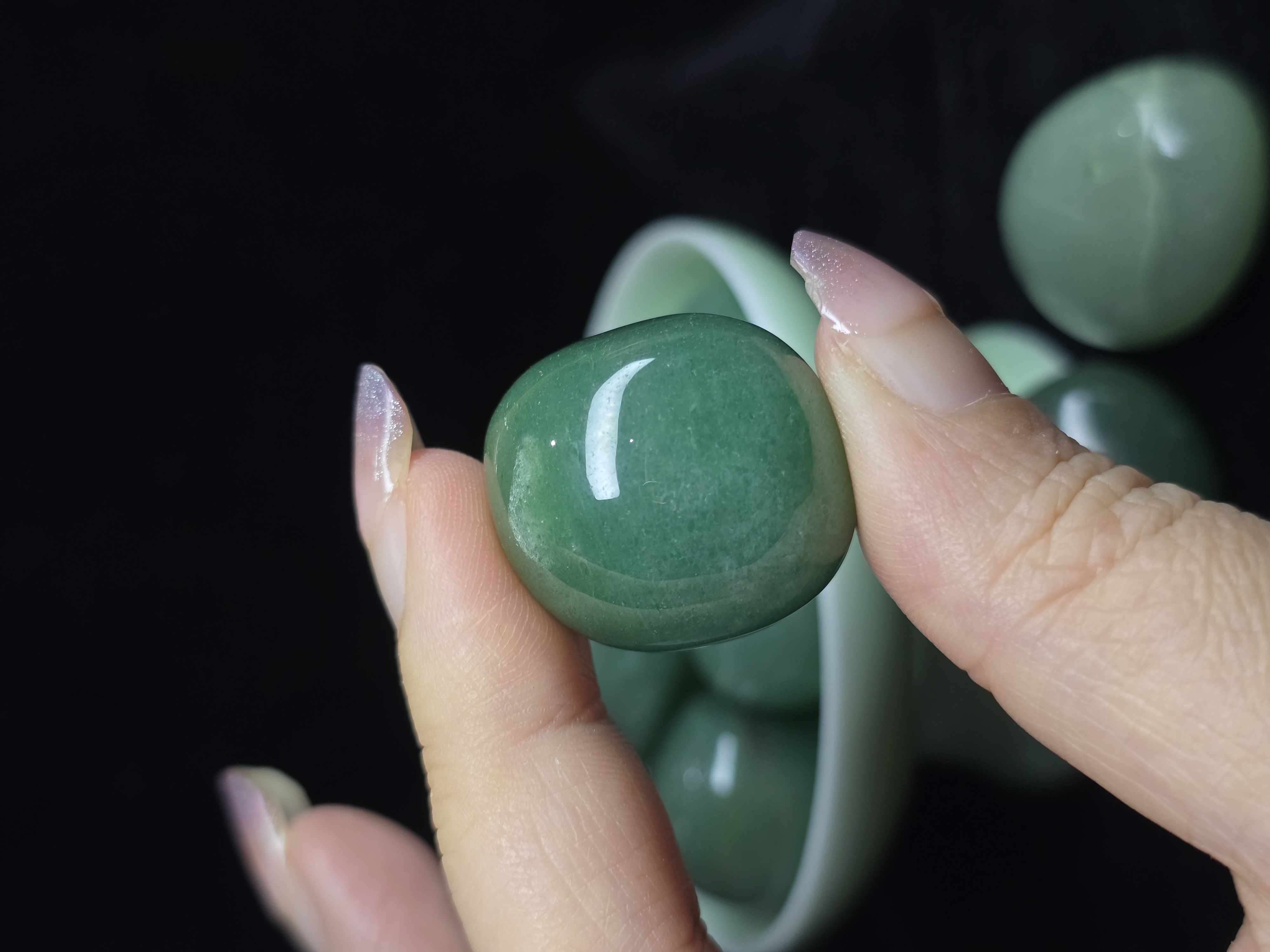 Đá cuội đã mài bóng / Tumbled Green Aventurine / Ngọc Đông Linh size 2 - 3 cm/viên