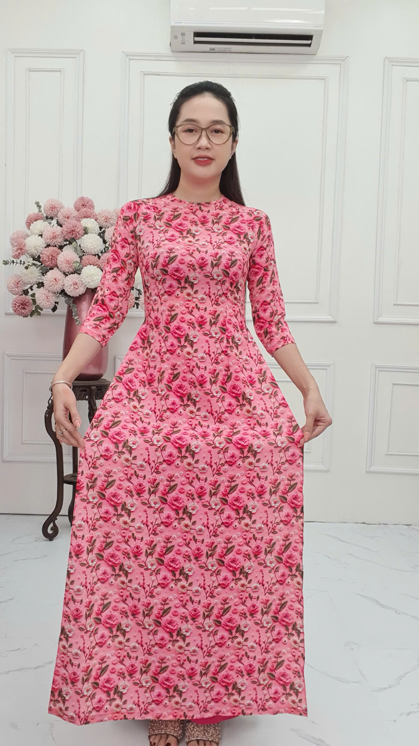 A2801 áo dài khít lỡ lụa nhật nền Hồng hoa đào Hồng trắng