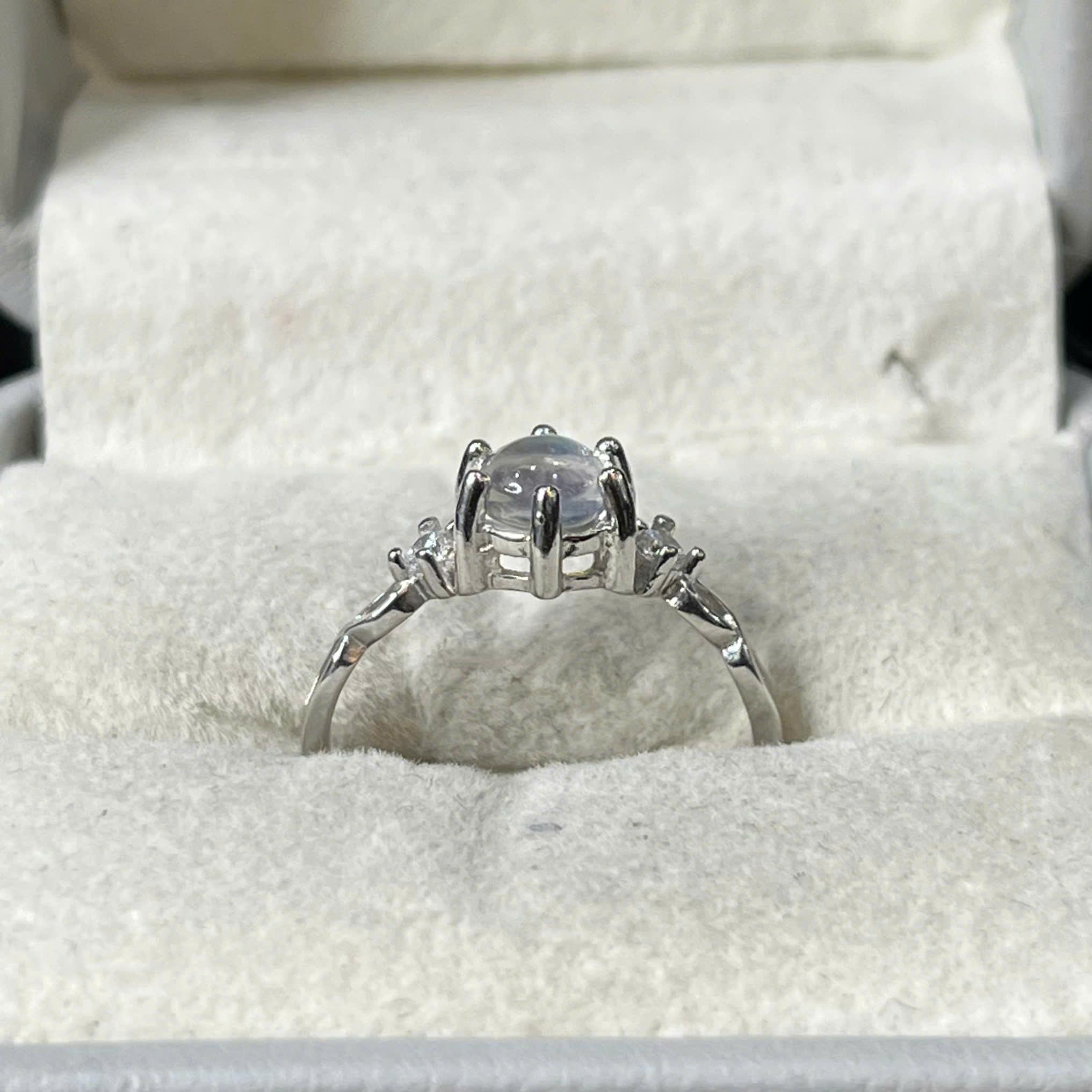 nhẫn bạc kiểu 925 đá moonstone chỉnh size được.