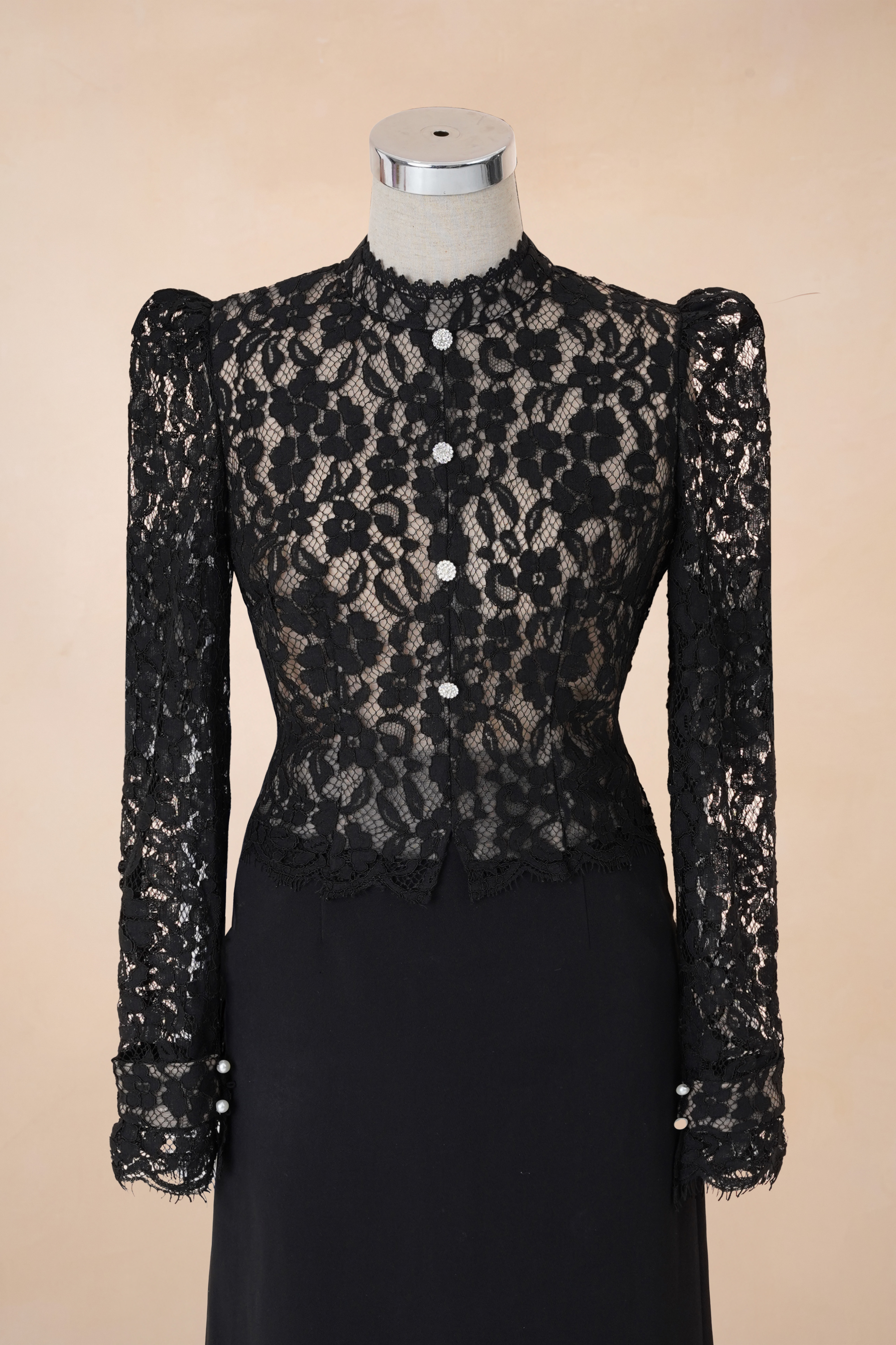 Áo Croptop Hoạ Tiết Ren Tay Loe