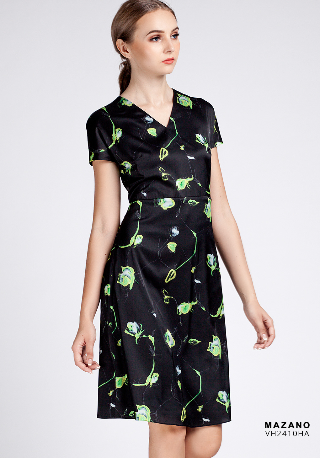 Váy lụa đen cổ tim họa tiết_thumbnail_2