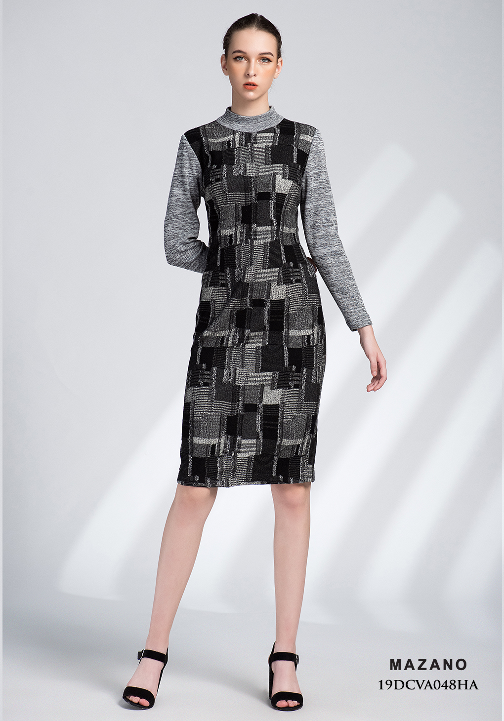 Đầm len kẻ xám