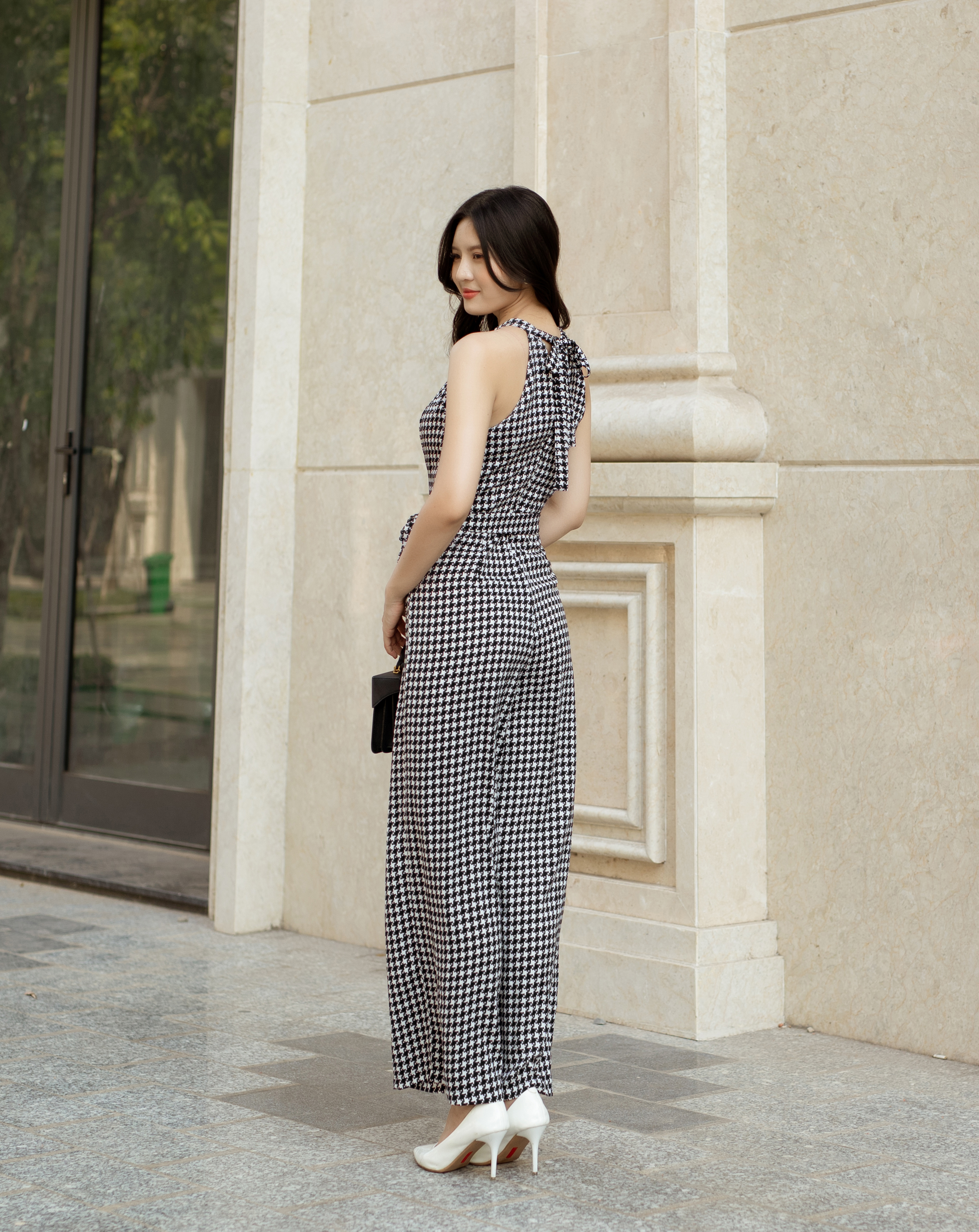 Jumpsuit cổ yếm cột eo họa tiết năng động_thumbnail_4