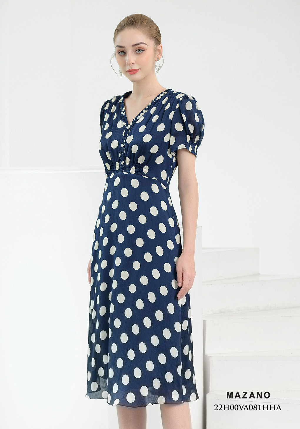 Đầm xanh chấm bi trắng tết dây cổ_thumbnail_2