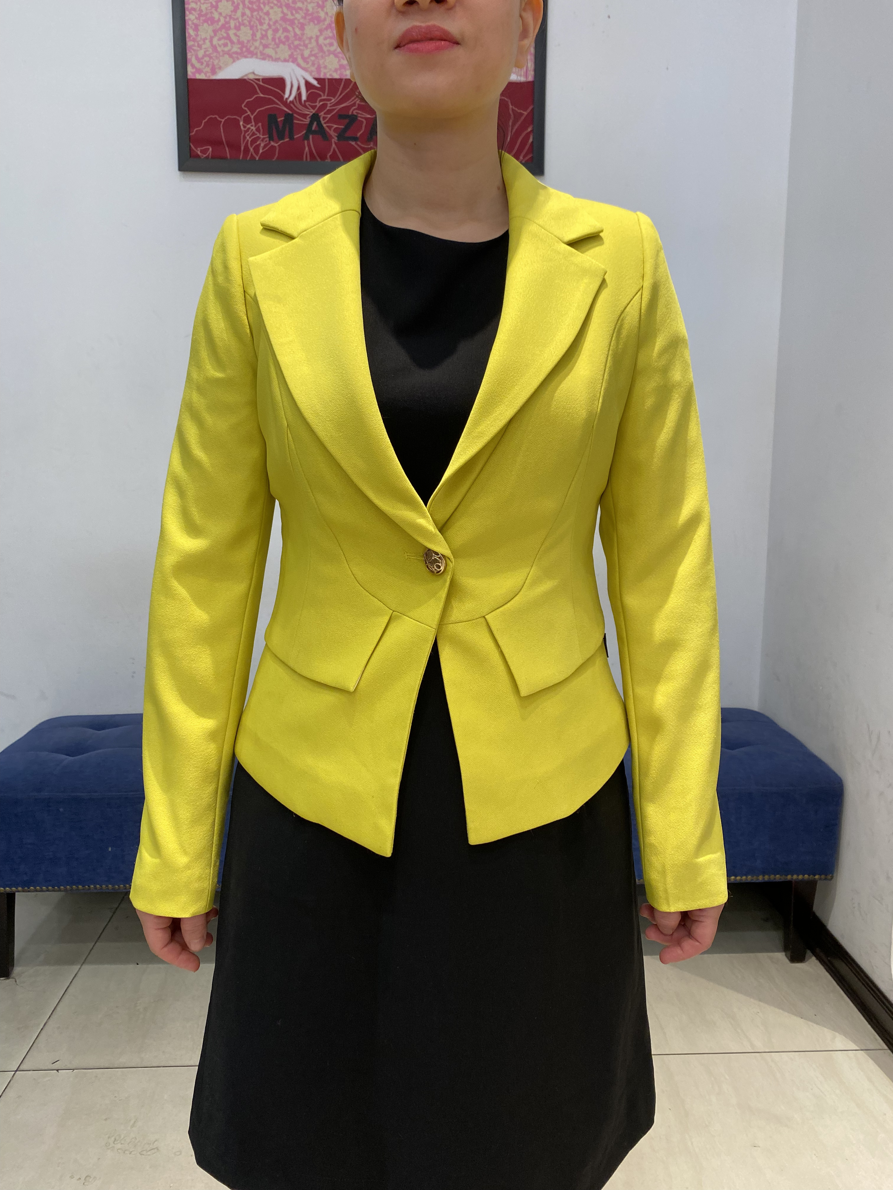 Áo vest vàng cổ bẻ truyền thống