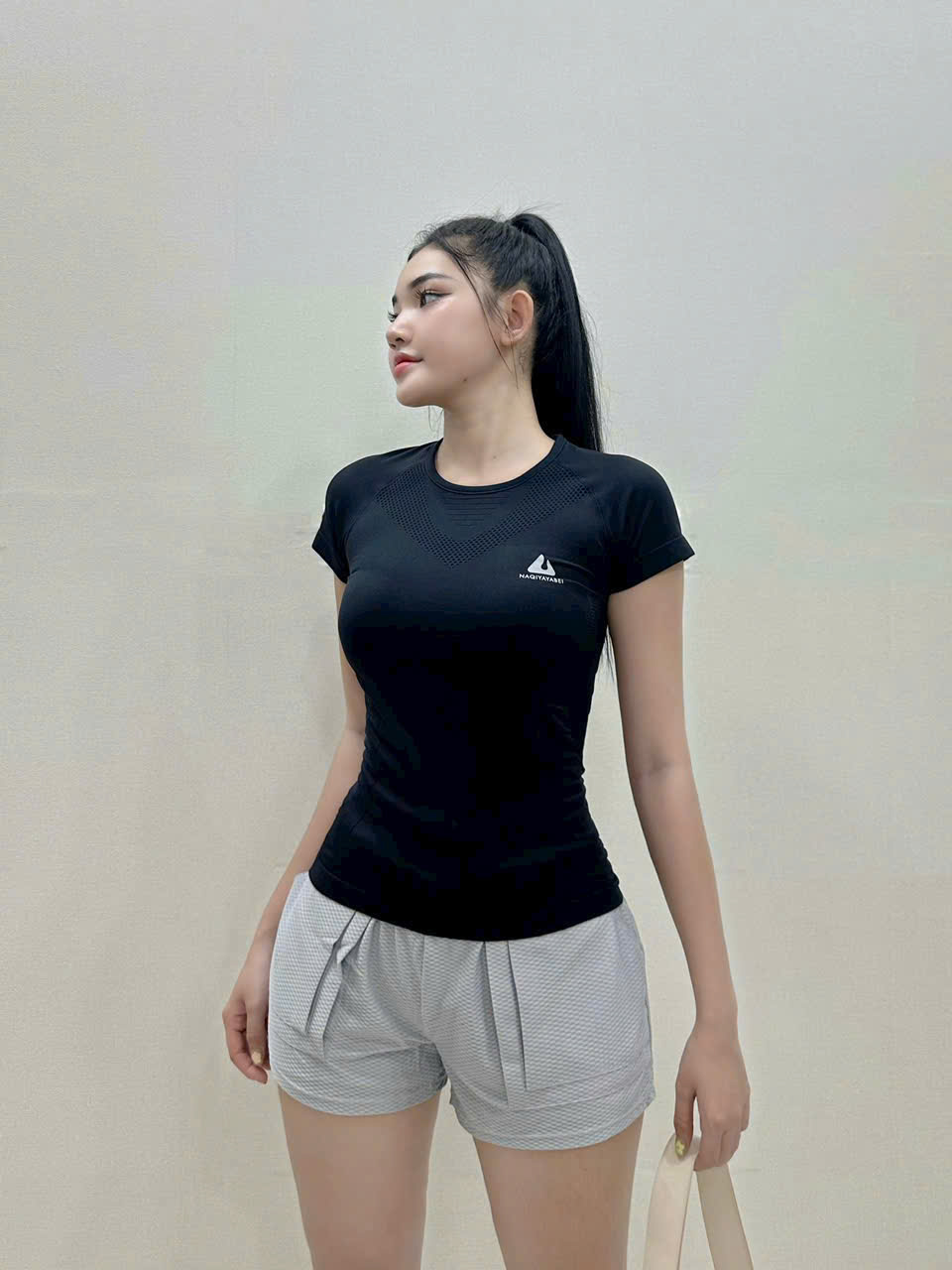 Áo Thun Thể Thao Tay Ngắn Naqi Ôm Body