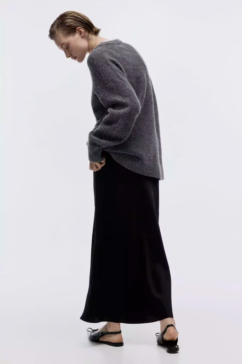 V138 - CHÂN VÁY LỤA ĐEN ZR_thumbnail_4