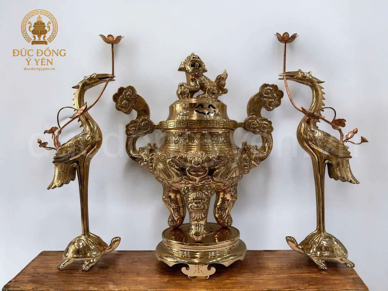 Bộ đỉnh thờ cúng tam sự đồng đỏ mộc hoa văn rồng nổi 