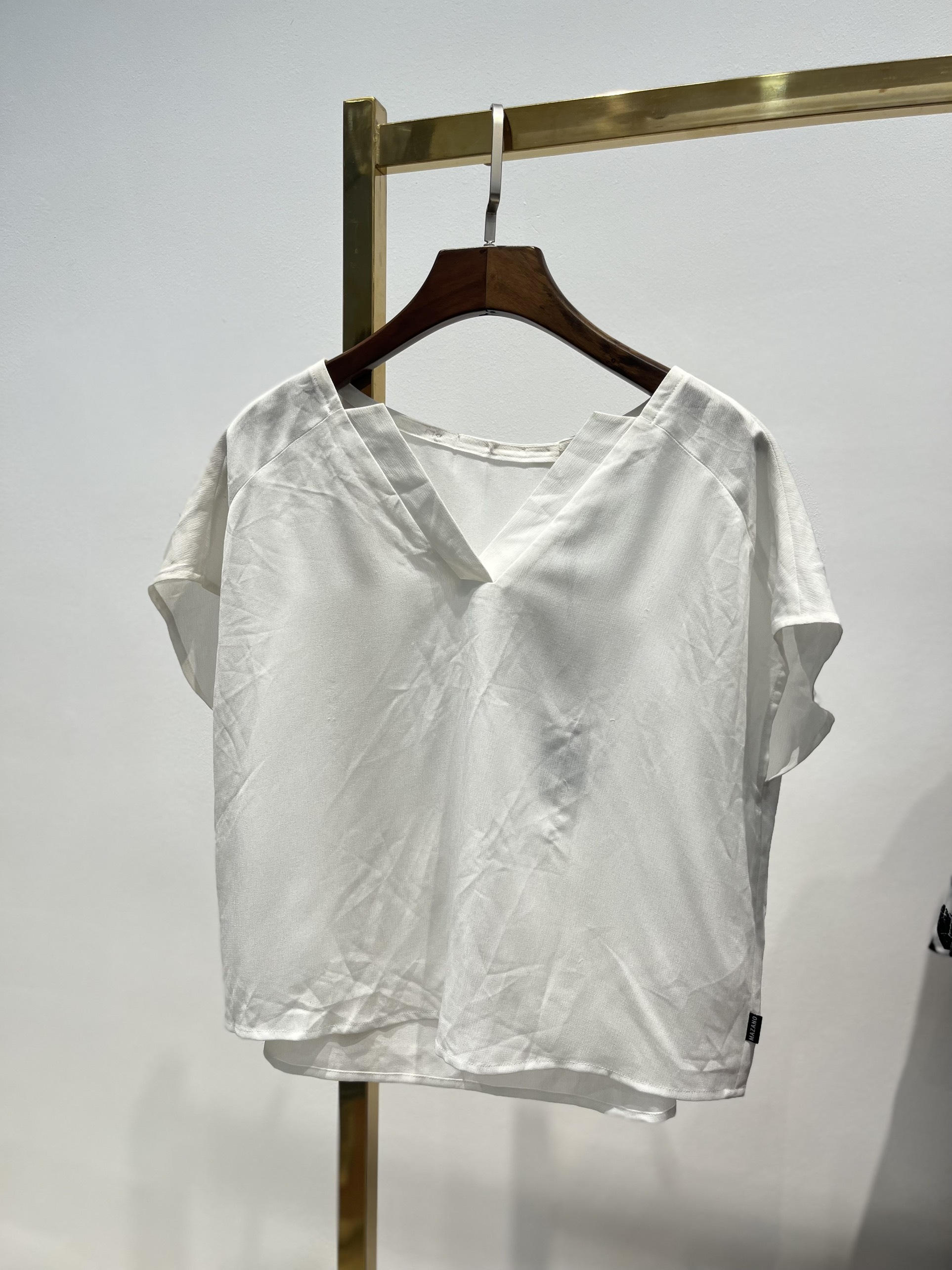 Áo sơ mi trắng cài cúc cộc tay_thumbnail_1