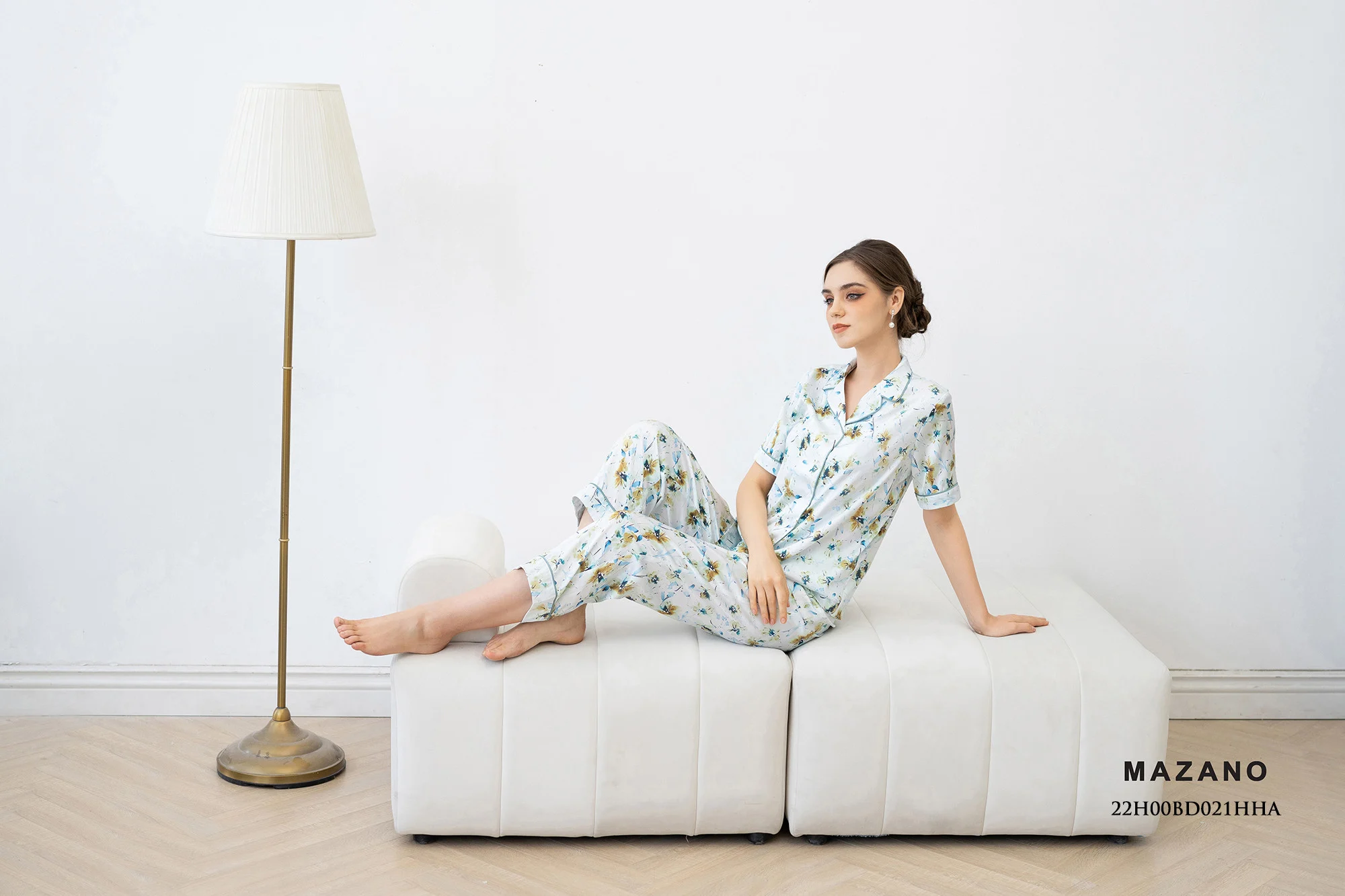 Bộ đồ xanh họa tiết phối viền