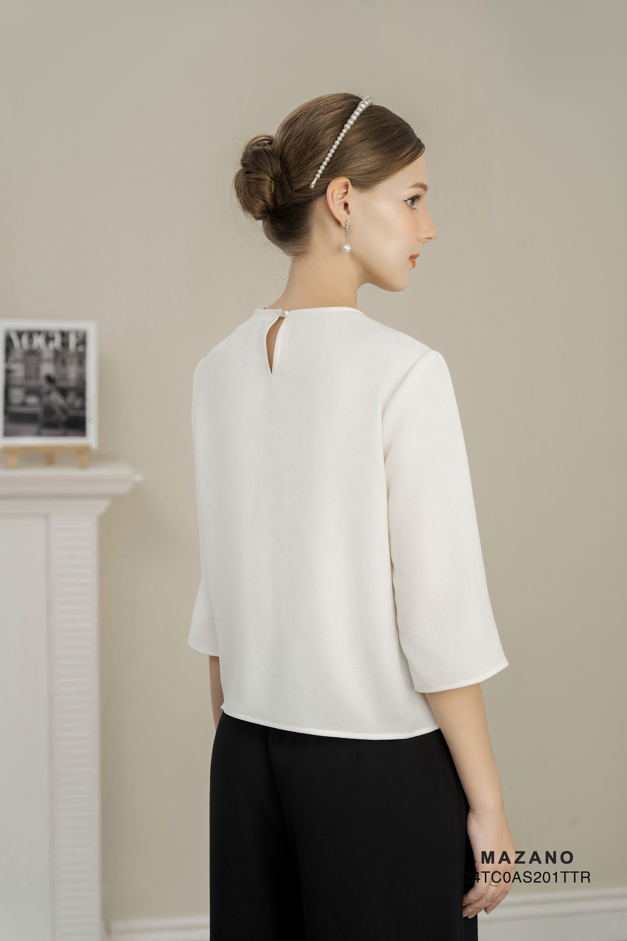 Áo top suông ngắn Vải Thô mềm Đính hoa cuốn Cổ tròn vừa  Dài dưới eo_thumbnail_3