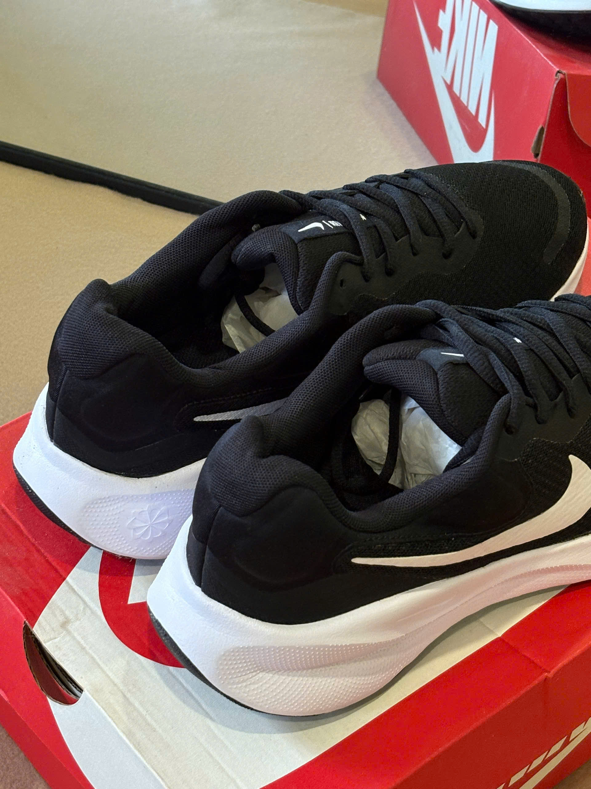 Nike Revolution 7 Black White FB2207-001_thumbnail_4