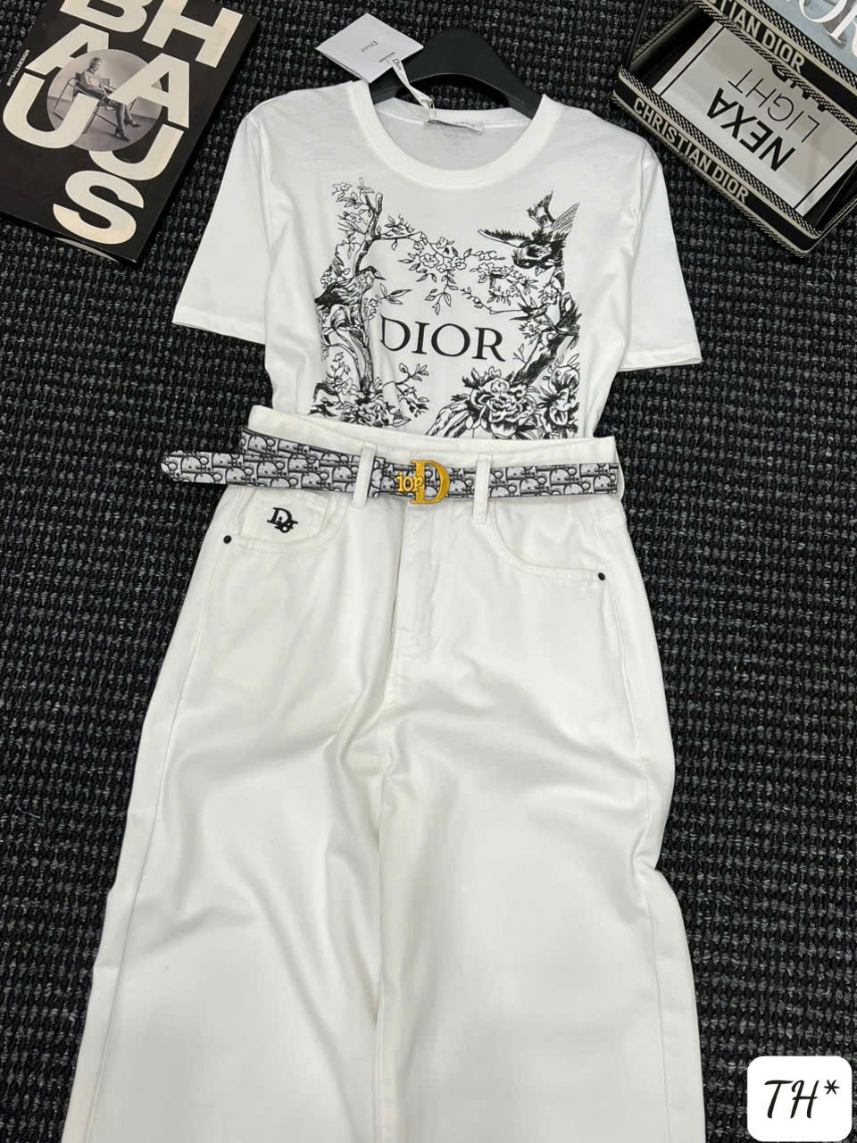 🆘 HÀNG VỀ 🆘  🌹 Set quần bò Dior trắng  👌Size: SML.  💰Áo: 250k. 💰Quần: 330k @All _thumbnail_1