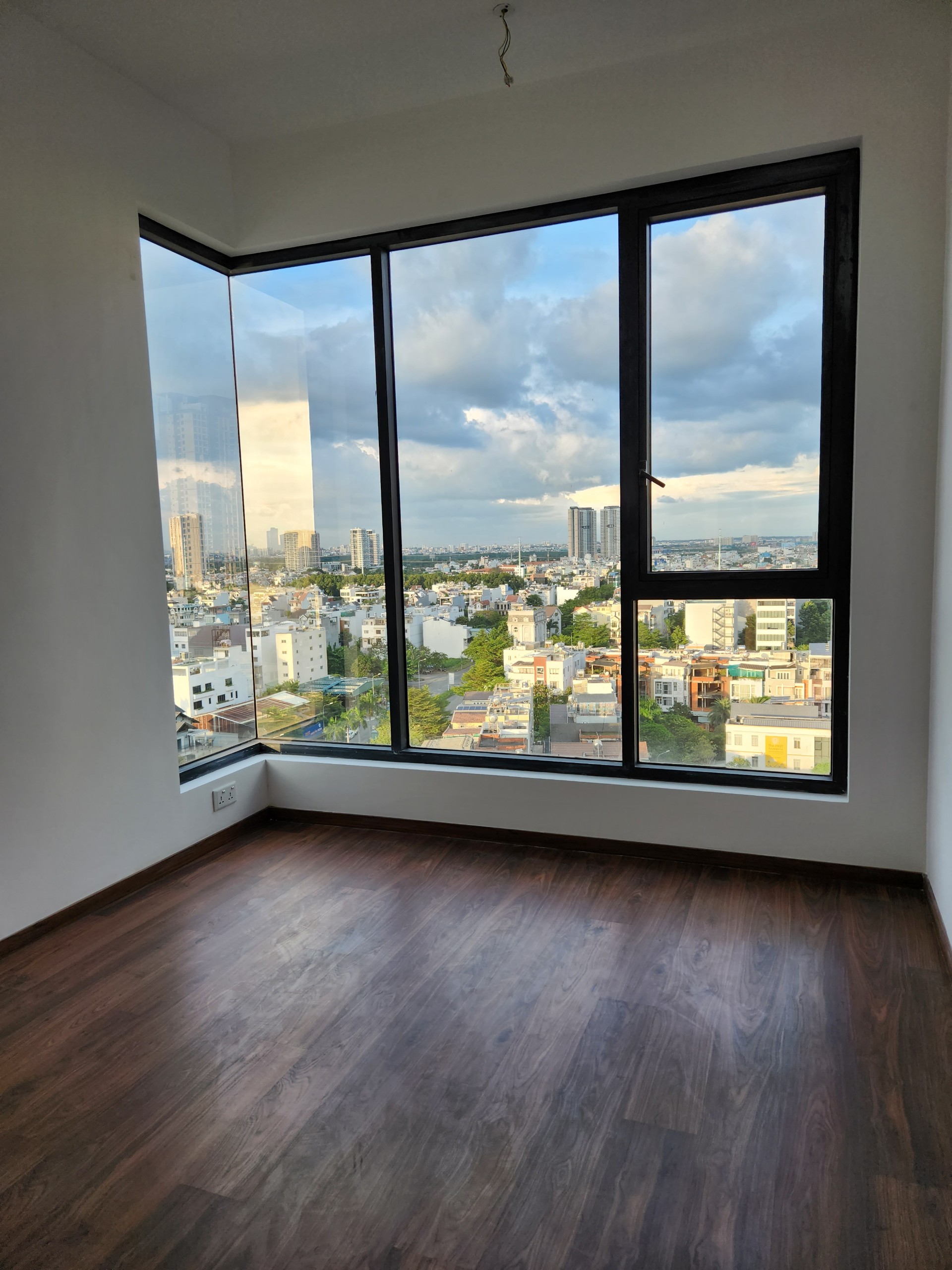 Bán căn hộ 3PN 110m2 cao cấp, view Q1-LM81-trực diện sông