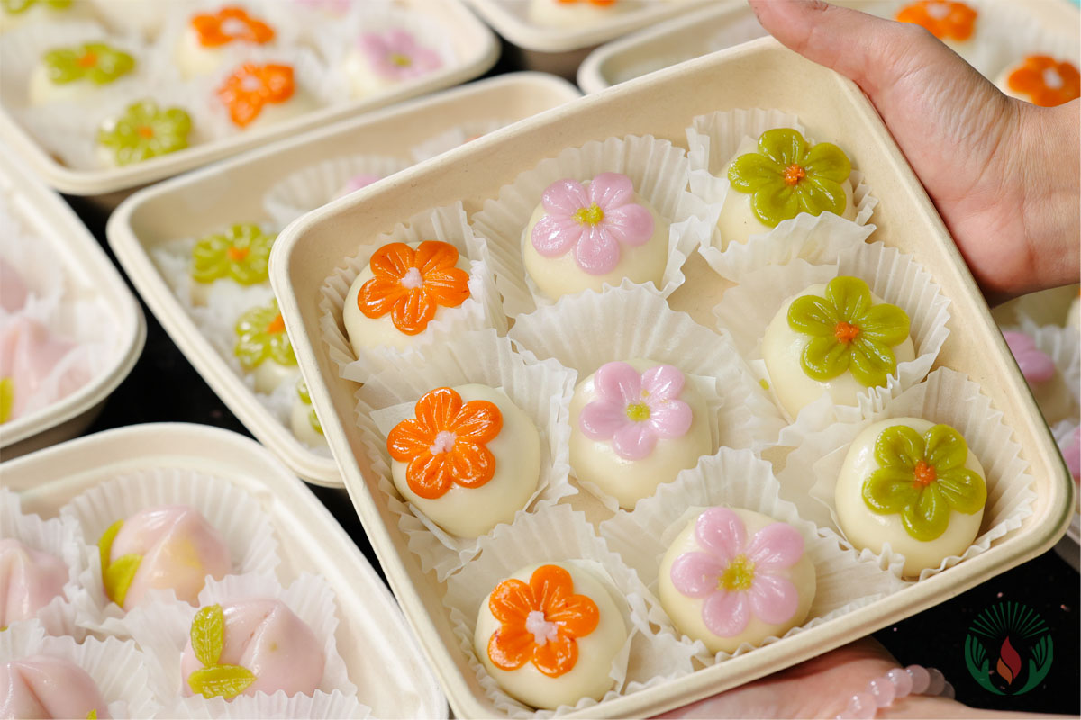 Cách Tạo Hình Hoa Đính Cho Chè Trôi Nước Ngũ Sắc