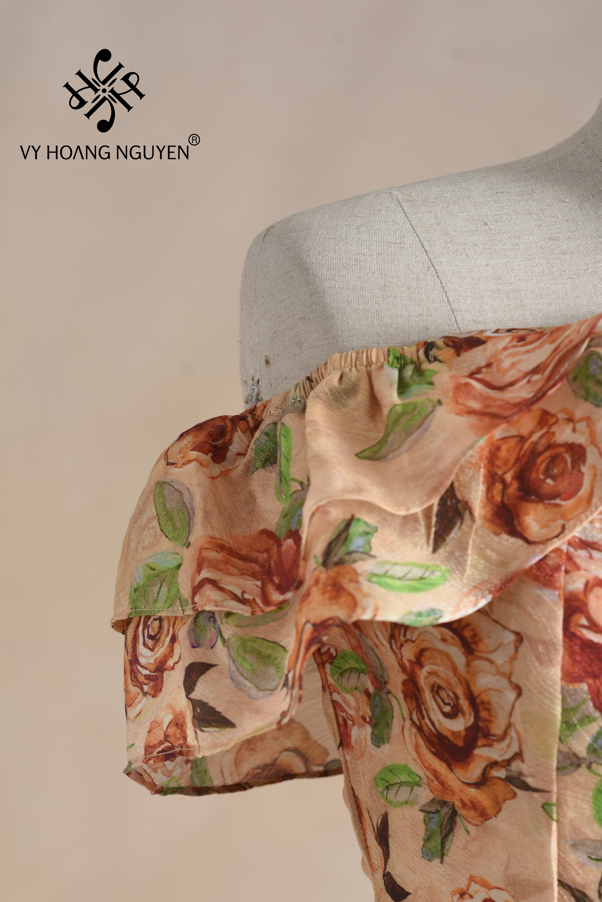 Đầm Trễ Vai Tơ Hoa Ngực Nhúm Eo