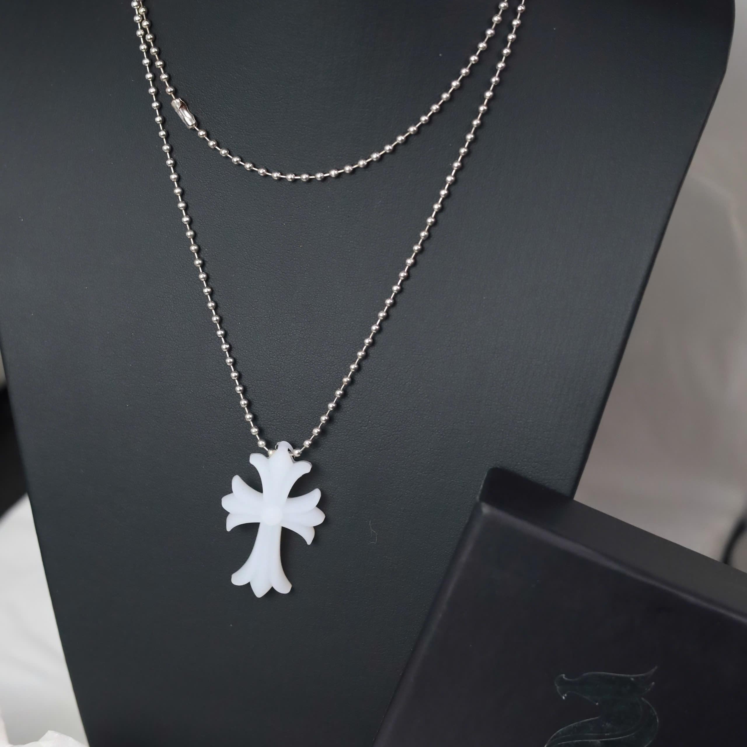 vòng cổ thánh giá nhựa trắng dây hợp kim 65cm