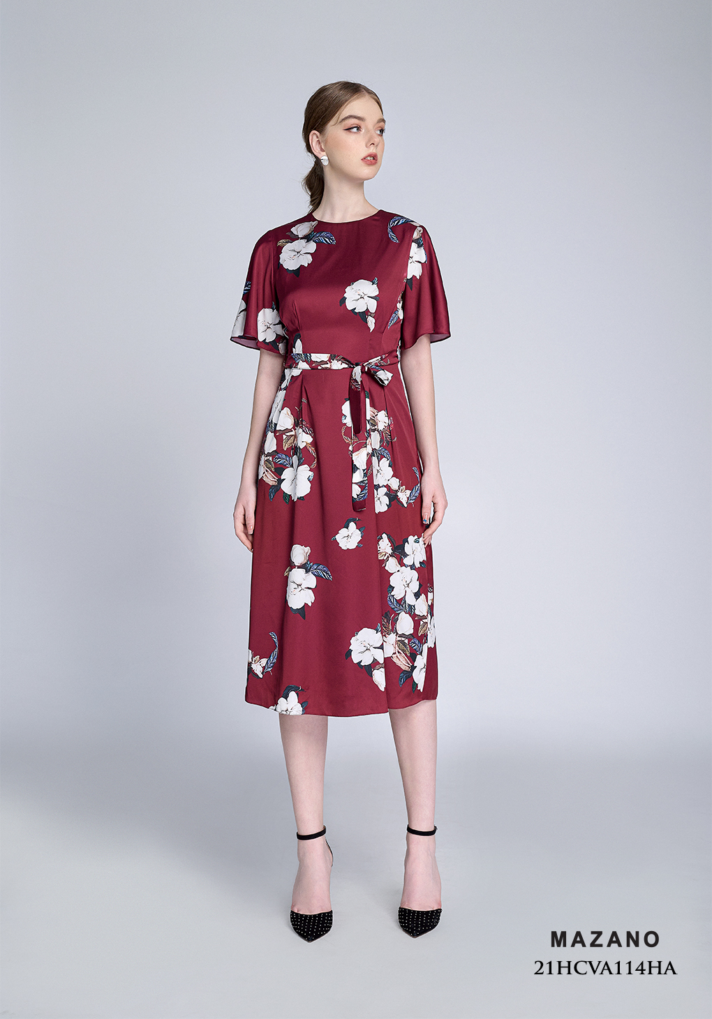 Váy lụa đỏ họa tiết hoa xòe thắt đai