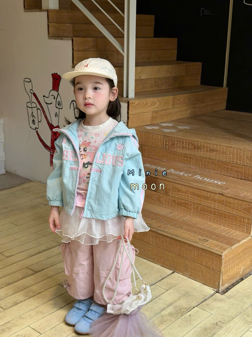 (E64) Áo khoác gió xanh thêu chữ hồng MNM_thumbnail_0