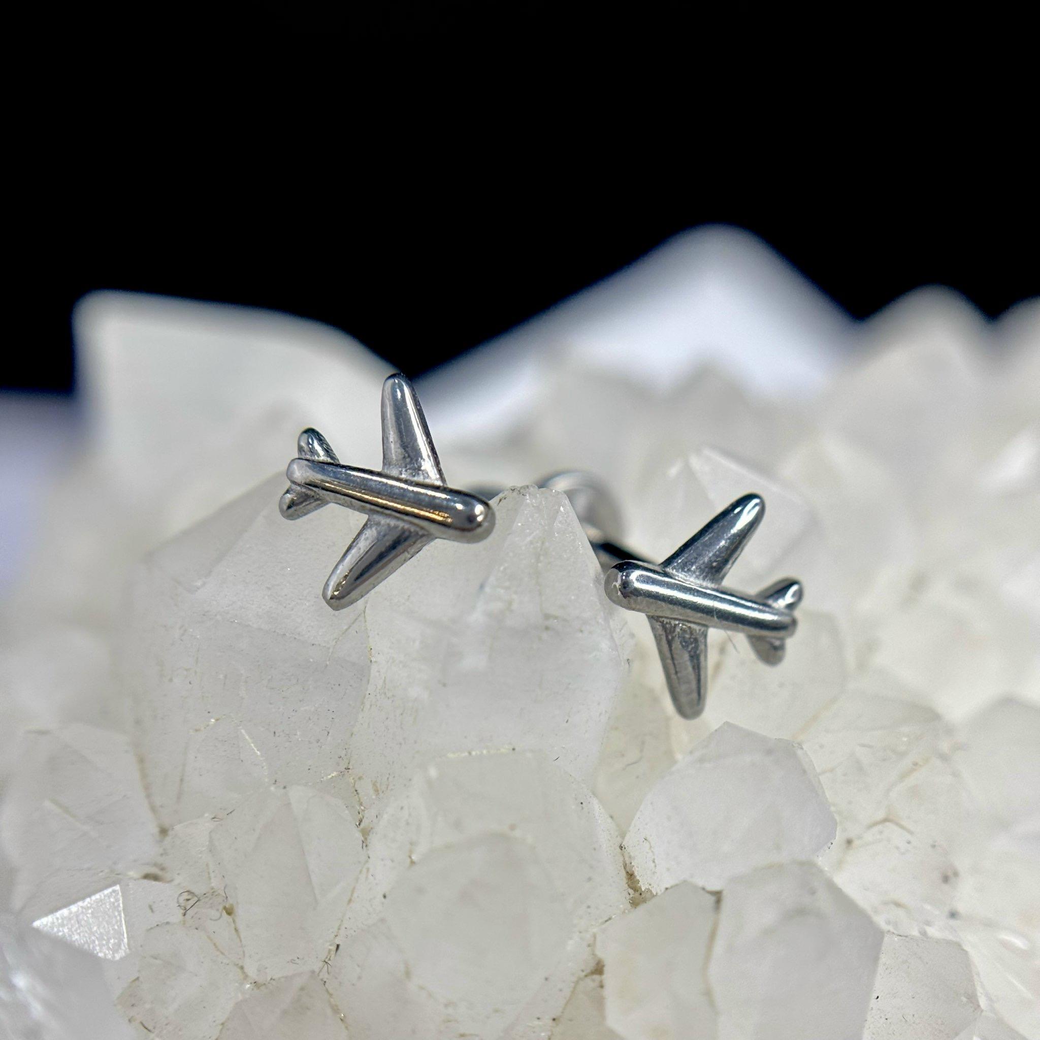 Khuyên kiểu máy bay trơn dẹt